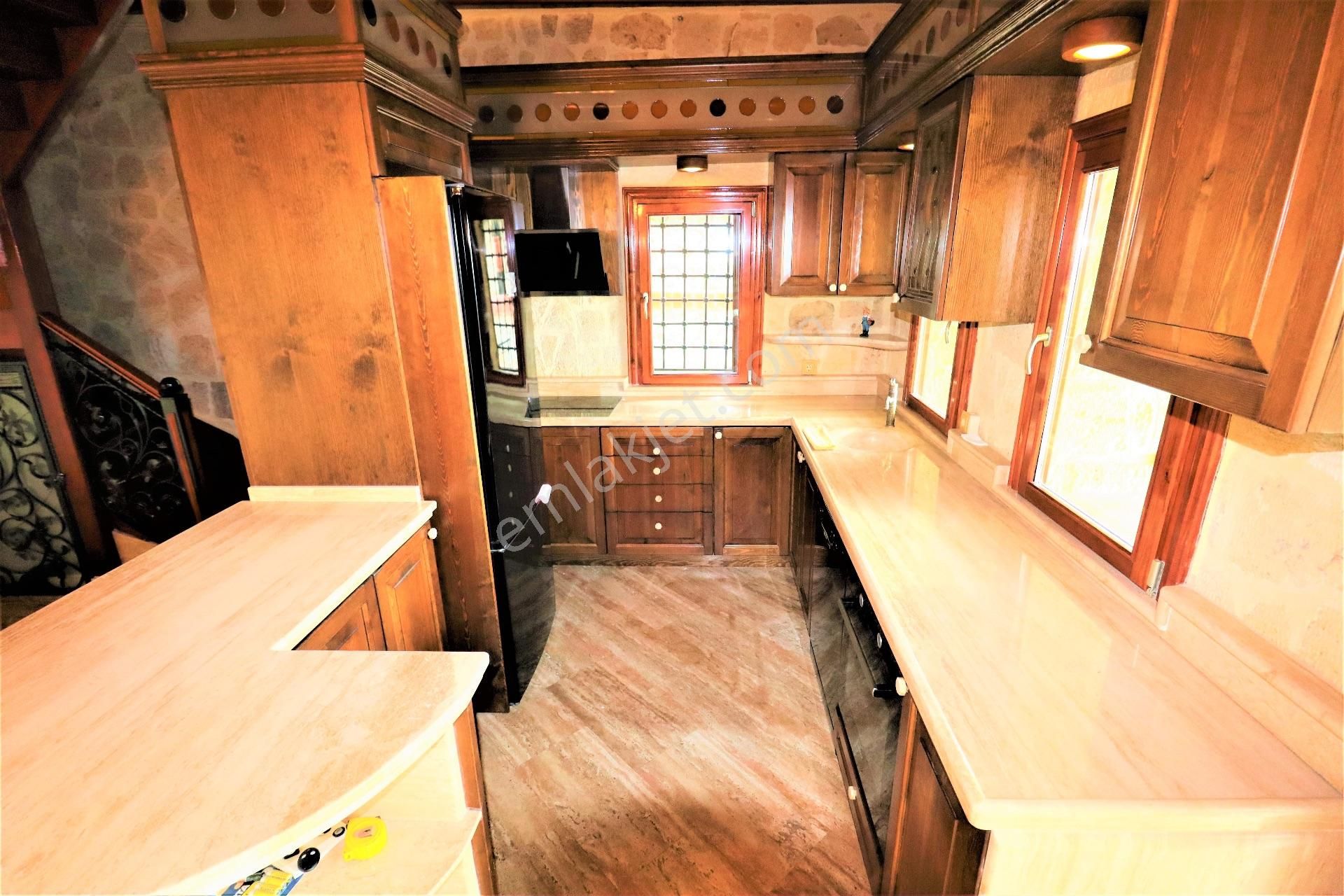 Altınoluk'ta Satılık Taş Villa Ful Deniz Manzarslı - Görsel 31