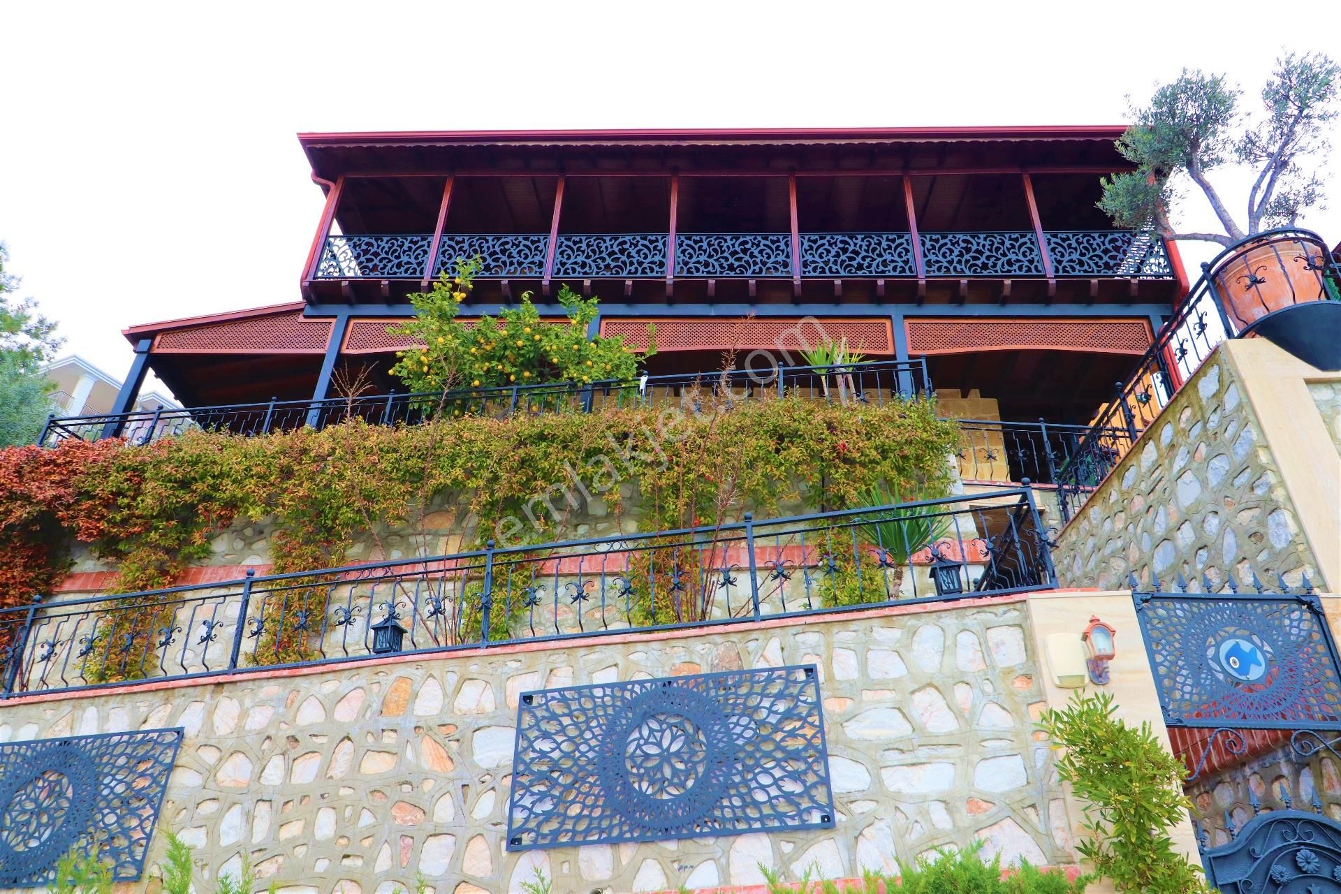 Altınoluk'ta Satılık Taş Villa Ful Deniz Manzarslı - Görsel 4