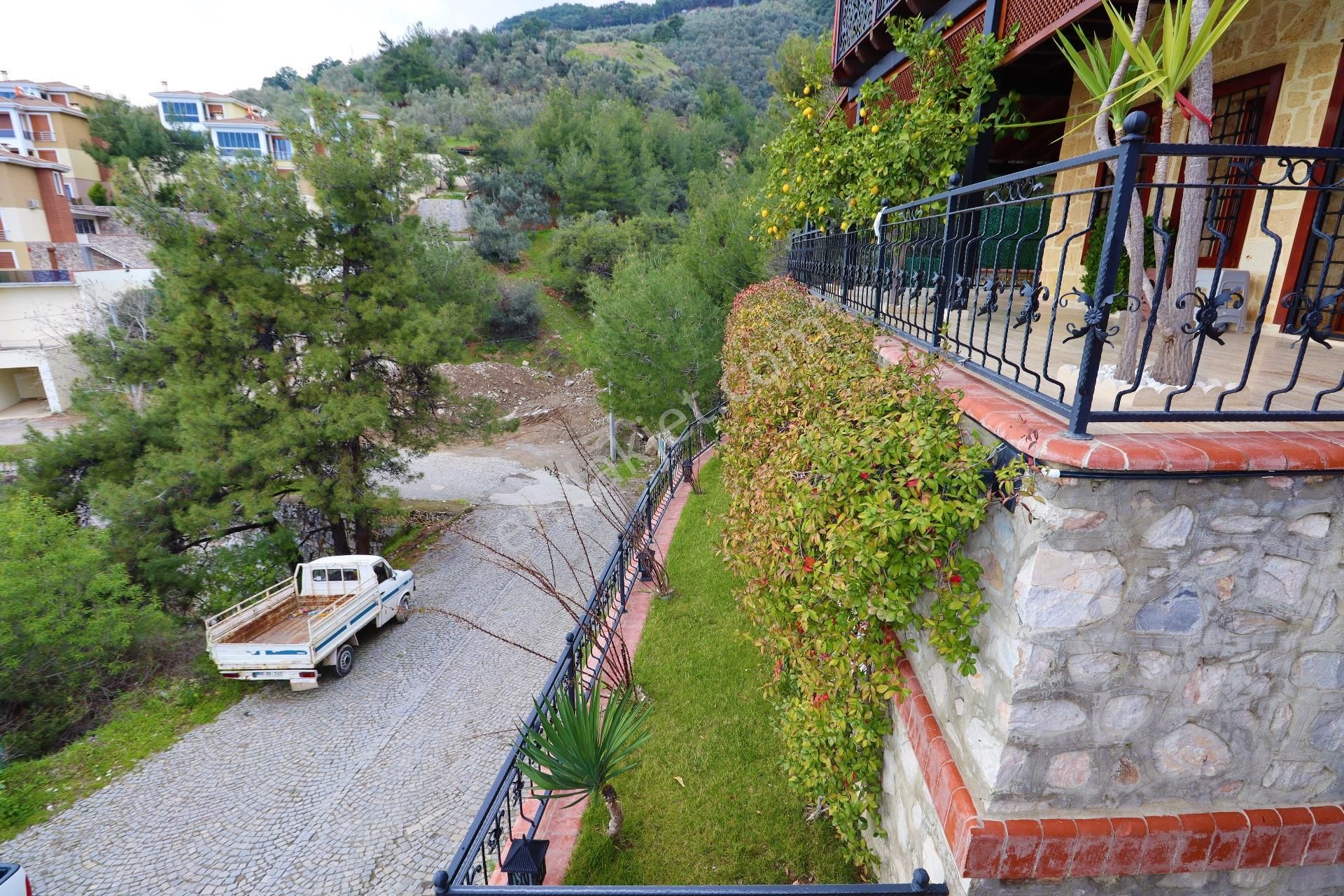 Altınoluk'ta Satılık Taş Villa Ful Deniz Manzarslı - Görsel 18