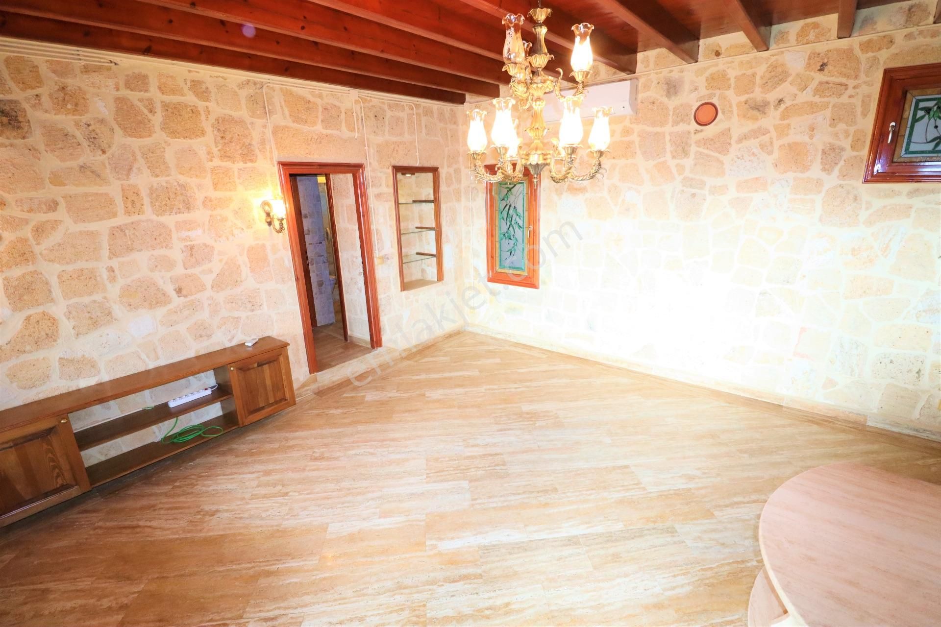 Altınoluk'ta Satılık Taş Villa Ful Deniz Manzarslı - Görsel 26