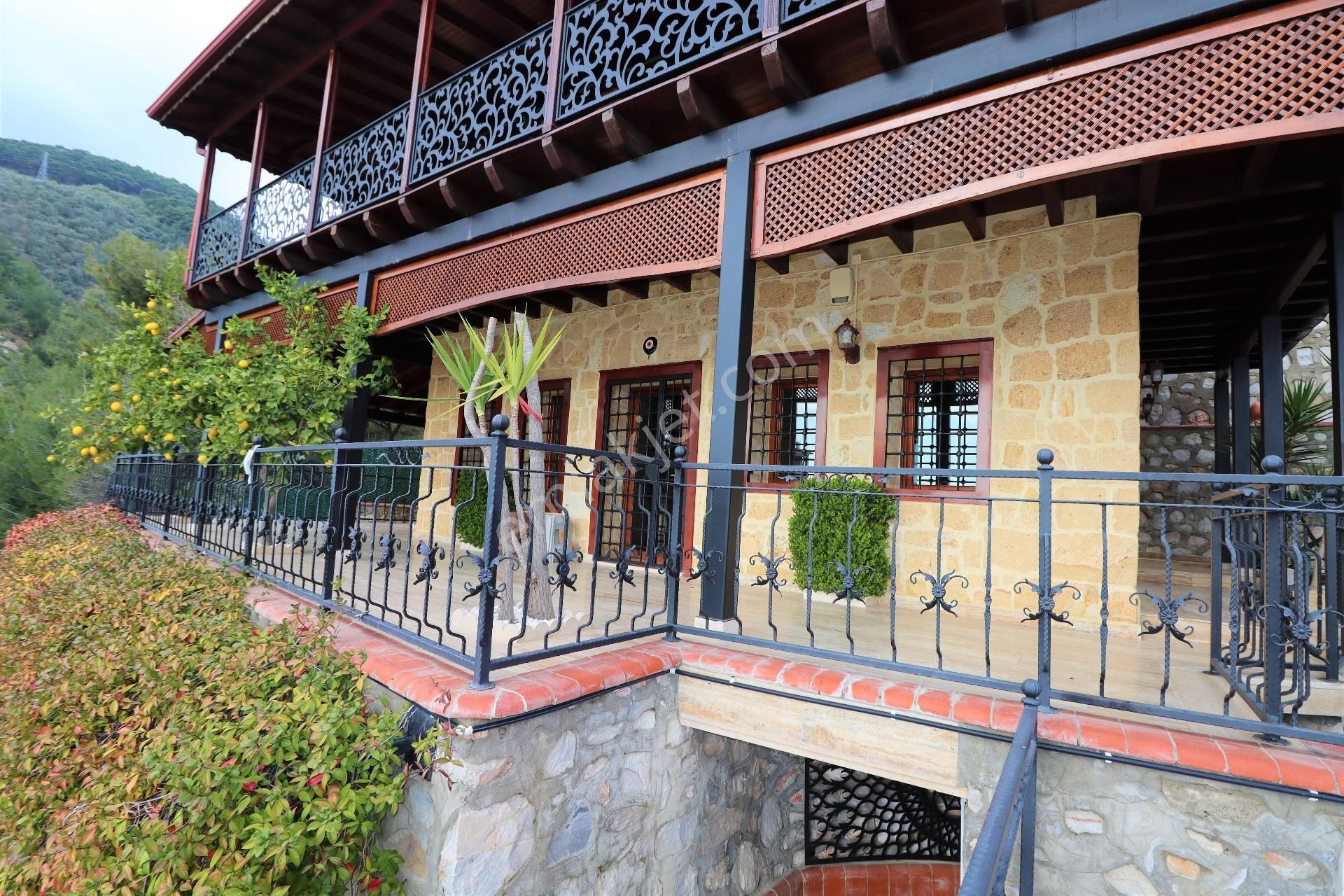Altınoluk'ta Satılık Taş Villa Ful Deniz Manzarslı - Görsel 6