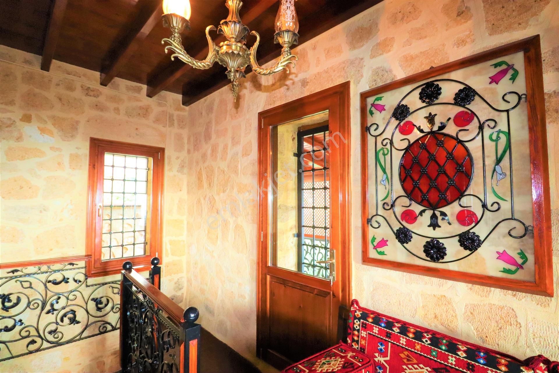 Altınoluk'ta Satılık Taş Villa Ful Deniz Manzarslı - Görsel 24