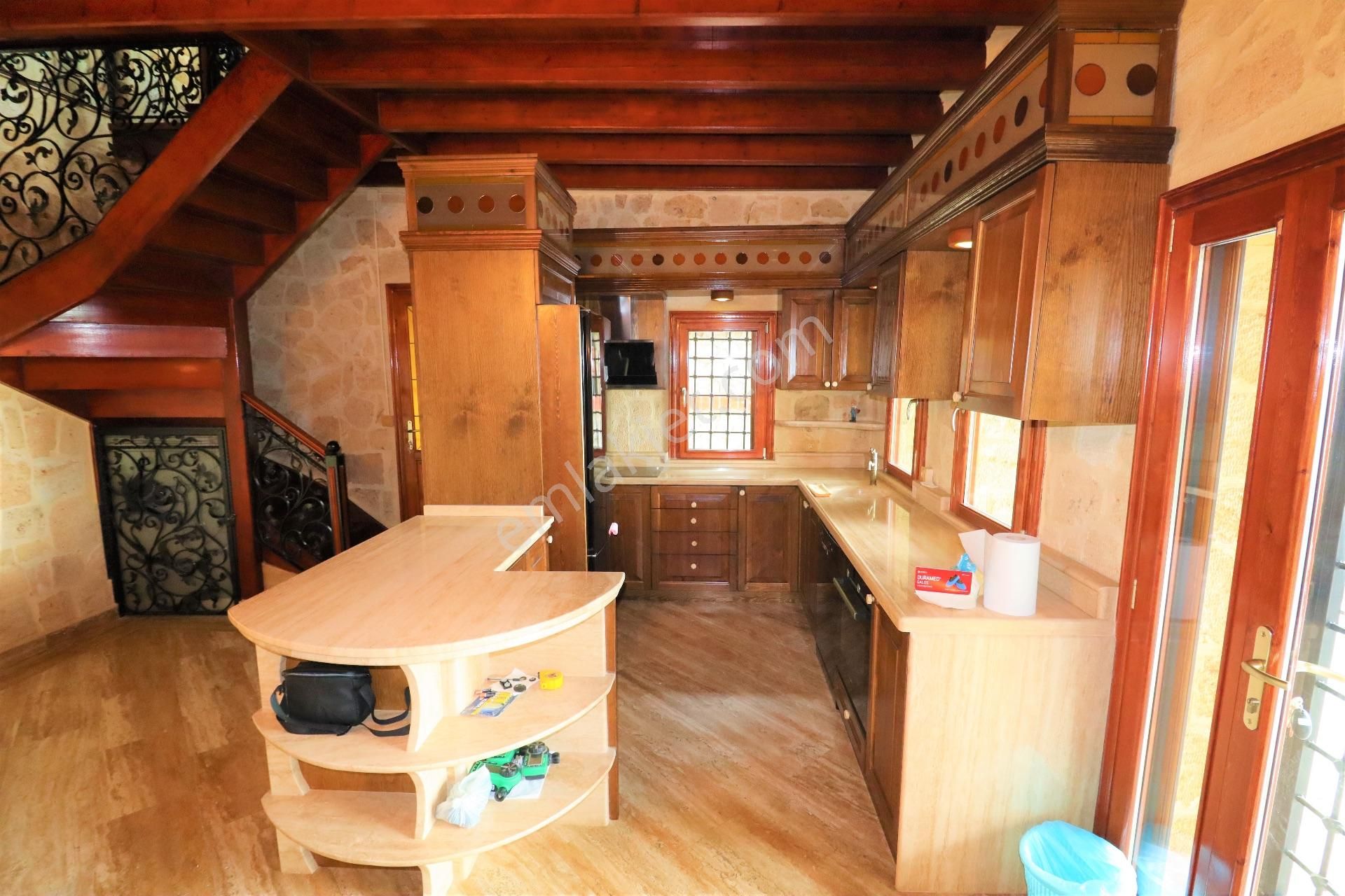 Altınoluk'ta Satılık Taş Villa Ful Deniz Manzarslı - Görsel 30