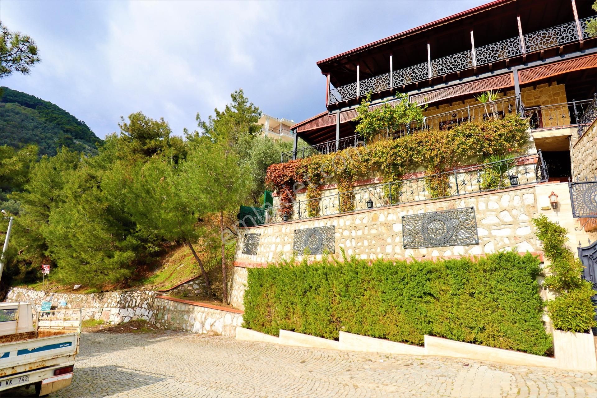 Altınoluk'ta Satılık Taş Villa Ful Deniz Manzarslı - Görsel 2