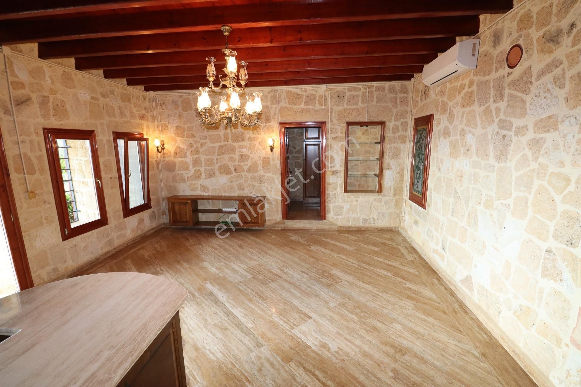 Altınoluk'ta Satılık Taş Villa Ful Deniz Manzarslı - Görsel 27