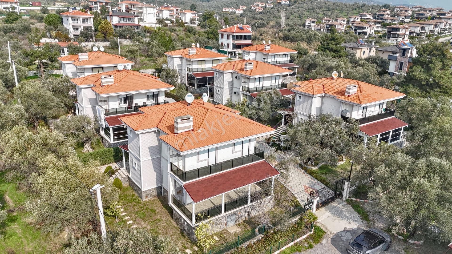 Balıkesir Edremit Satılık Villa Altınoluk'ta 450 M2 Arsa İçinde Özel Dizayn 4+1 Müstakil Villa