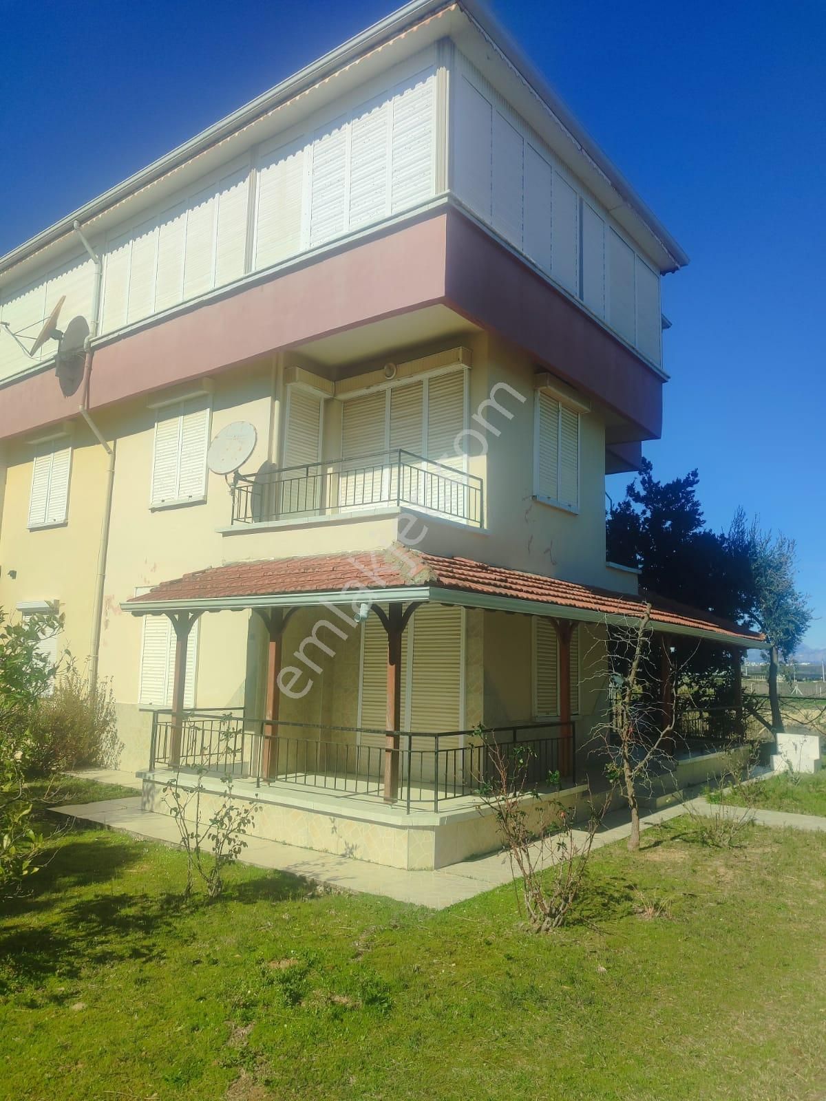 Serik Boğazkent Satılık Villa Antalya Serrik Boazkent ‘te 200m²3+1 Trıpleks Villa