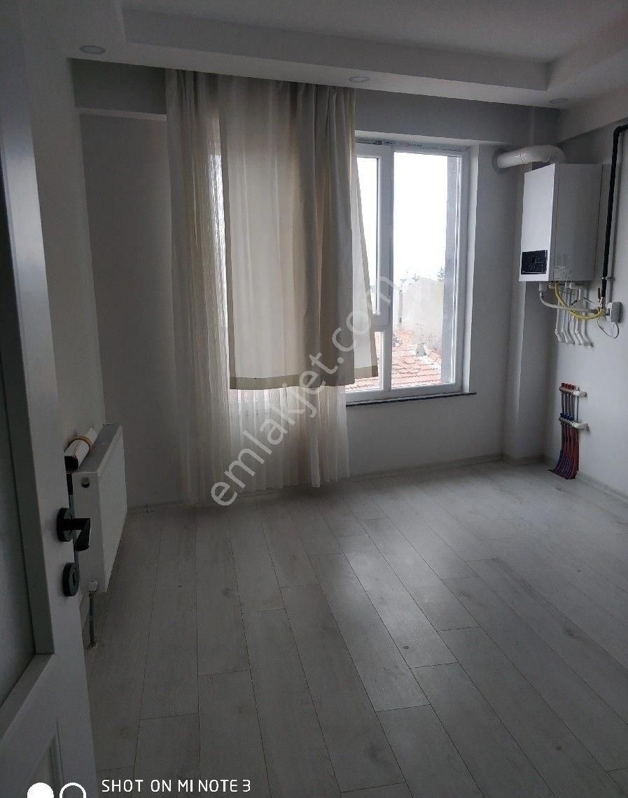 Tepebaşı Esentepe Kiralık Daire Esentepe Mahallesi'nde Emniyet Yakını Kiralık Asansörlü 1+1 Daire