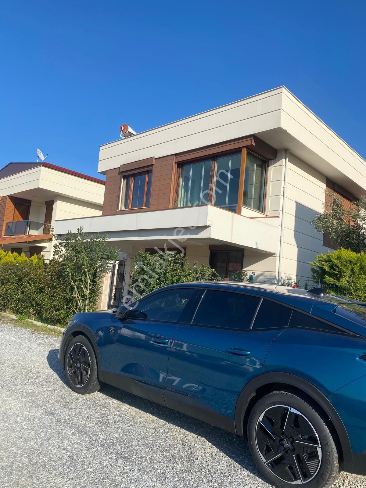 Aydın Kuşadası Satılık Villa Güzelçamlı Da Deniz Manzaralı Havuzlu Site İçi Müstakil Villa