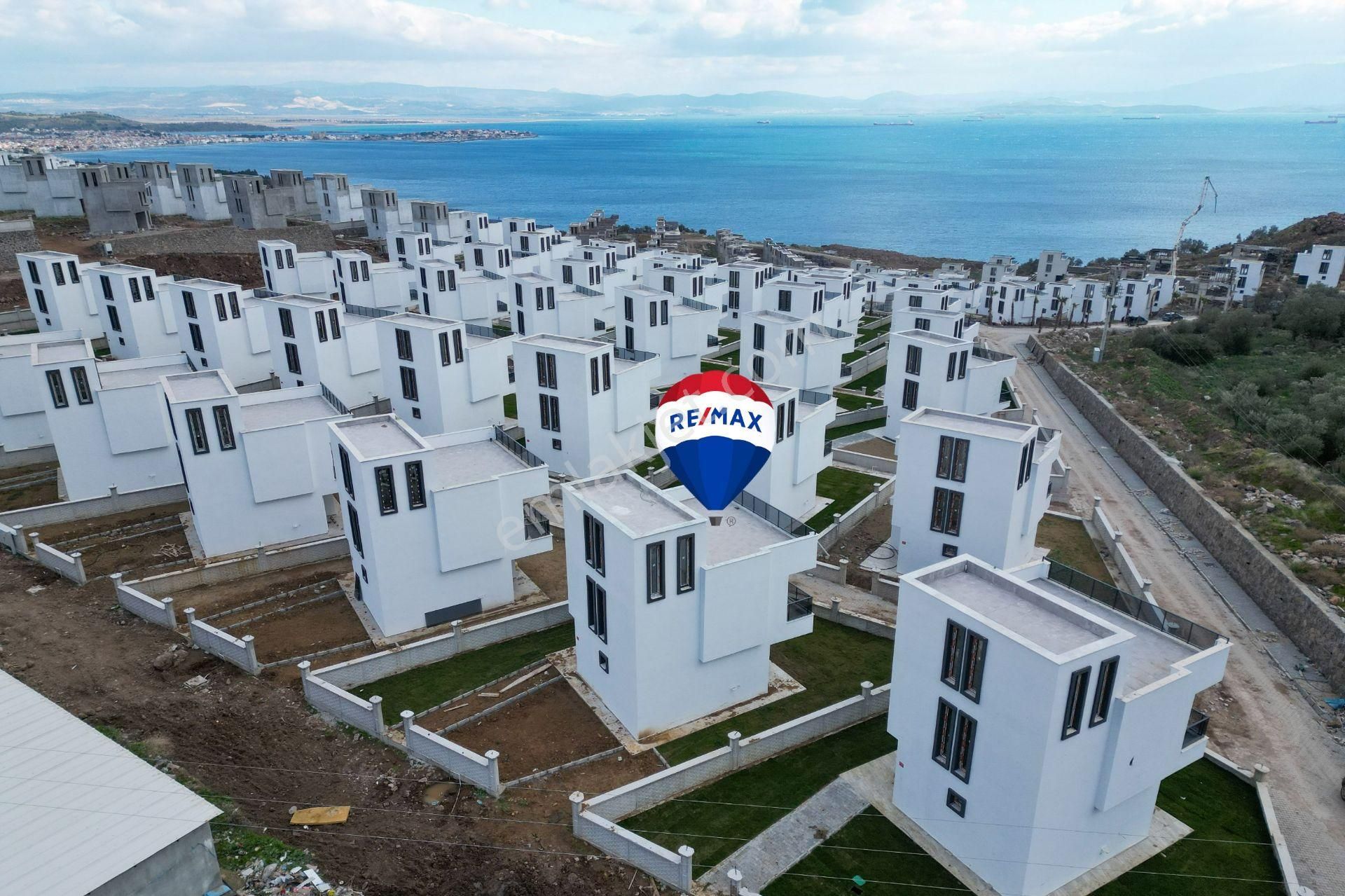 Dikili Çandarlı Satılık Villa Çandarlıda Tam Müstakil Deniz Manzaralı Satılık Sıfır Villa