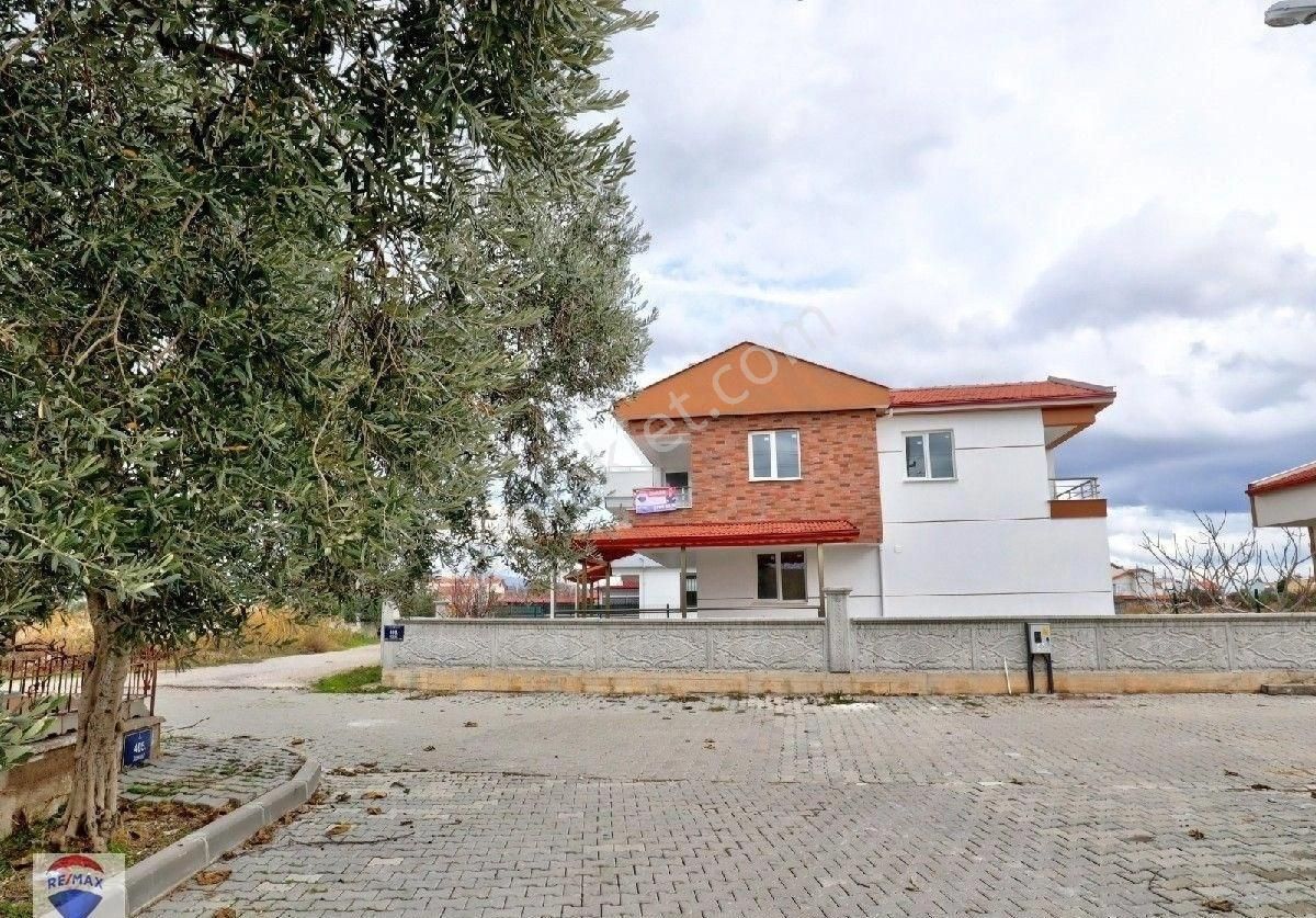 Dikili Cumhuriyet Satılık Villa Tam Müstakil Köşe Villa