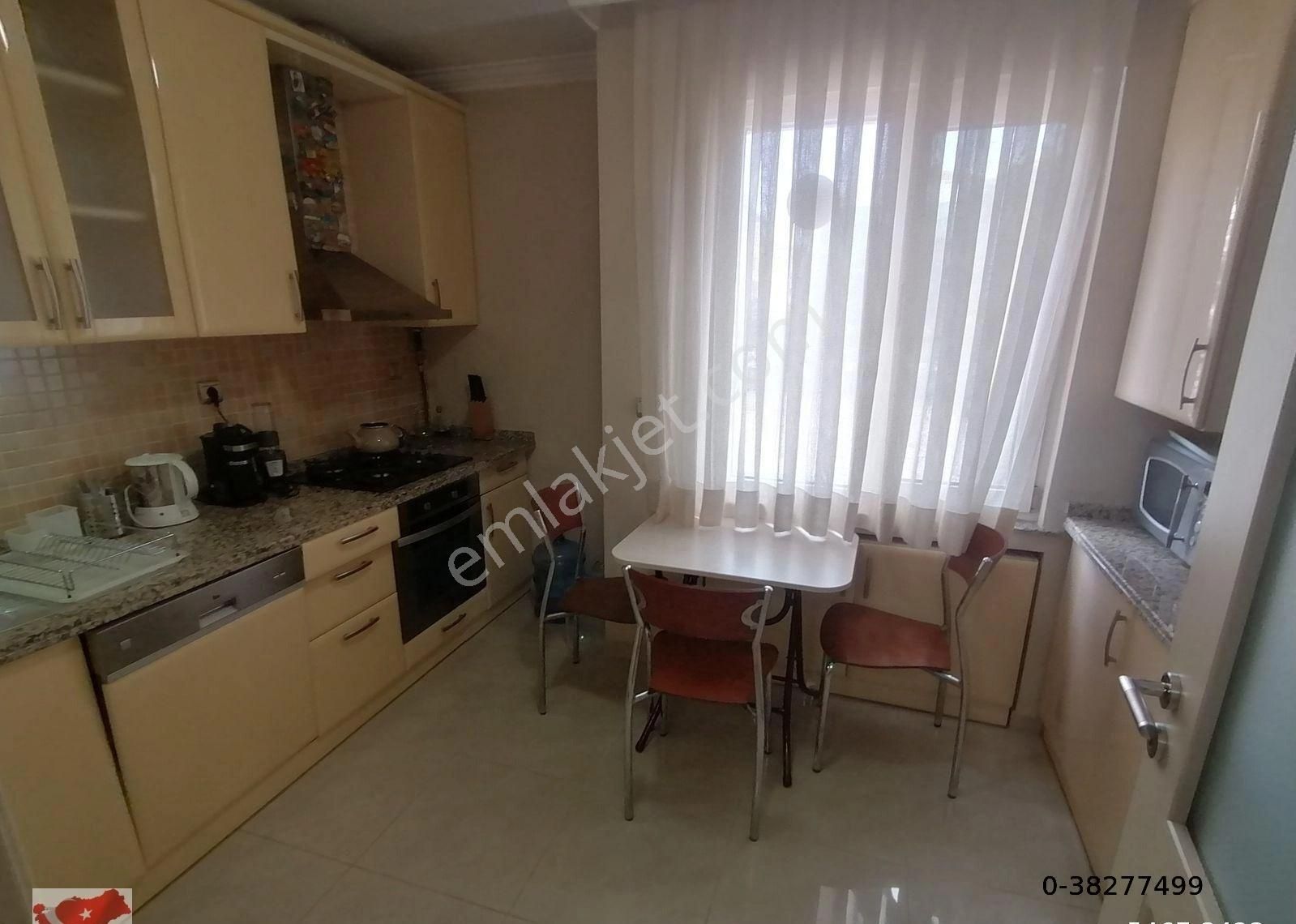 Bakırköy Kartaltepe Kiralık Daire B.köy İncirli Caddeye.1.bina 15 Yıllık 140m.1.kat 3+1 Doktora Ve Meskene Uygun