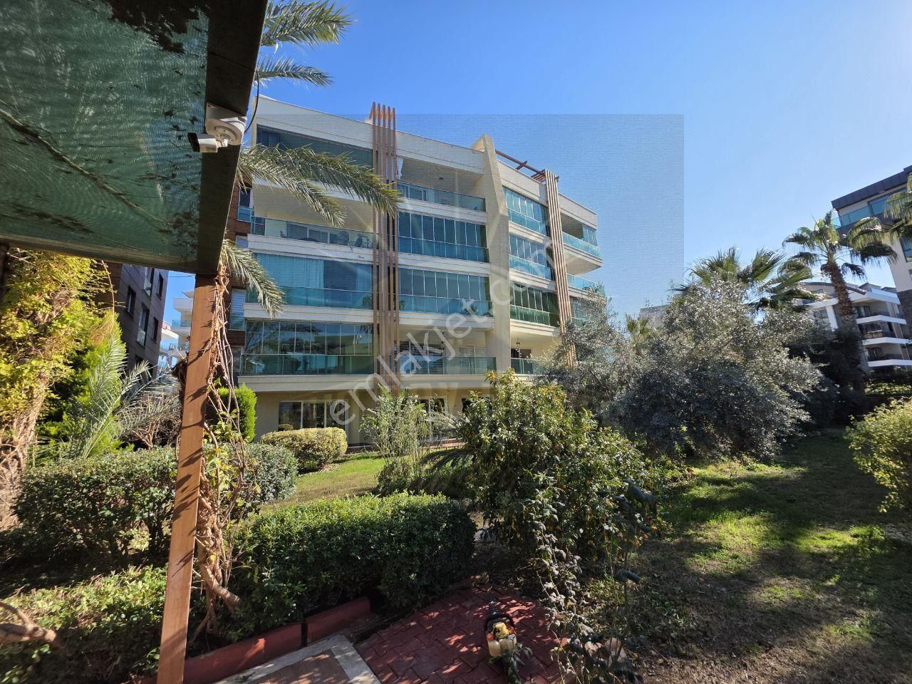 Alanya Oba Mahallesin De 250m², 4+1 Full Eşyalı Lüks Satılık Daire