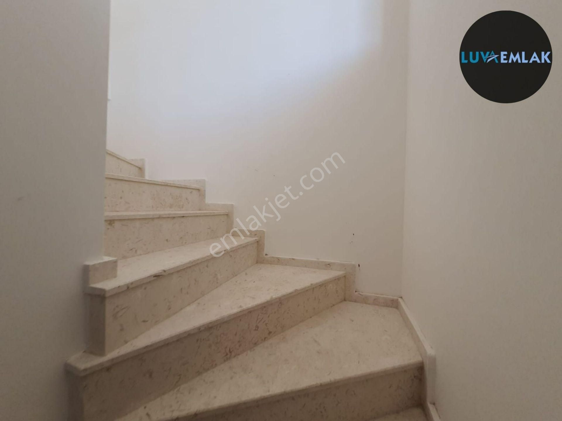 Didim Akbük'te Deniz Manzaralı Akıllı Ev Sistemli 3+1 Çatı Dubleksi - Görsel 17