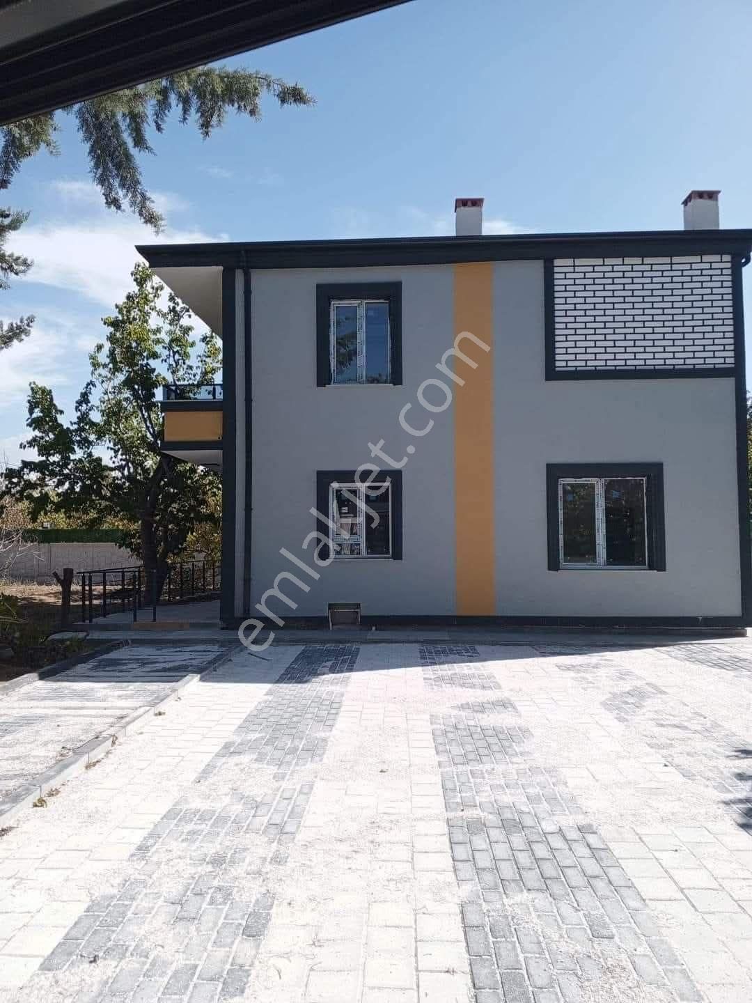 Niğde Merkez Sazlıca Bld. (Aşağı) Satılık Villa Niğde Sazlıca Aşağı Mah. Adana Kayseri Yoluna 100km Mesafede Ultra Full Yapılı İkiz Villalar