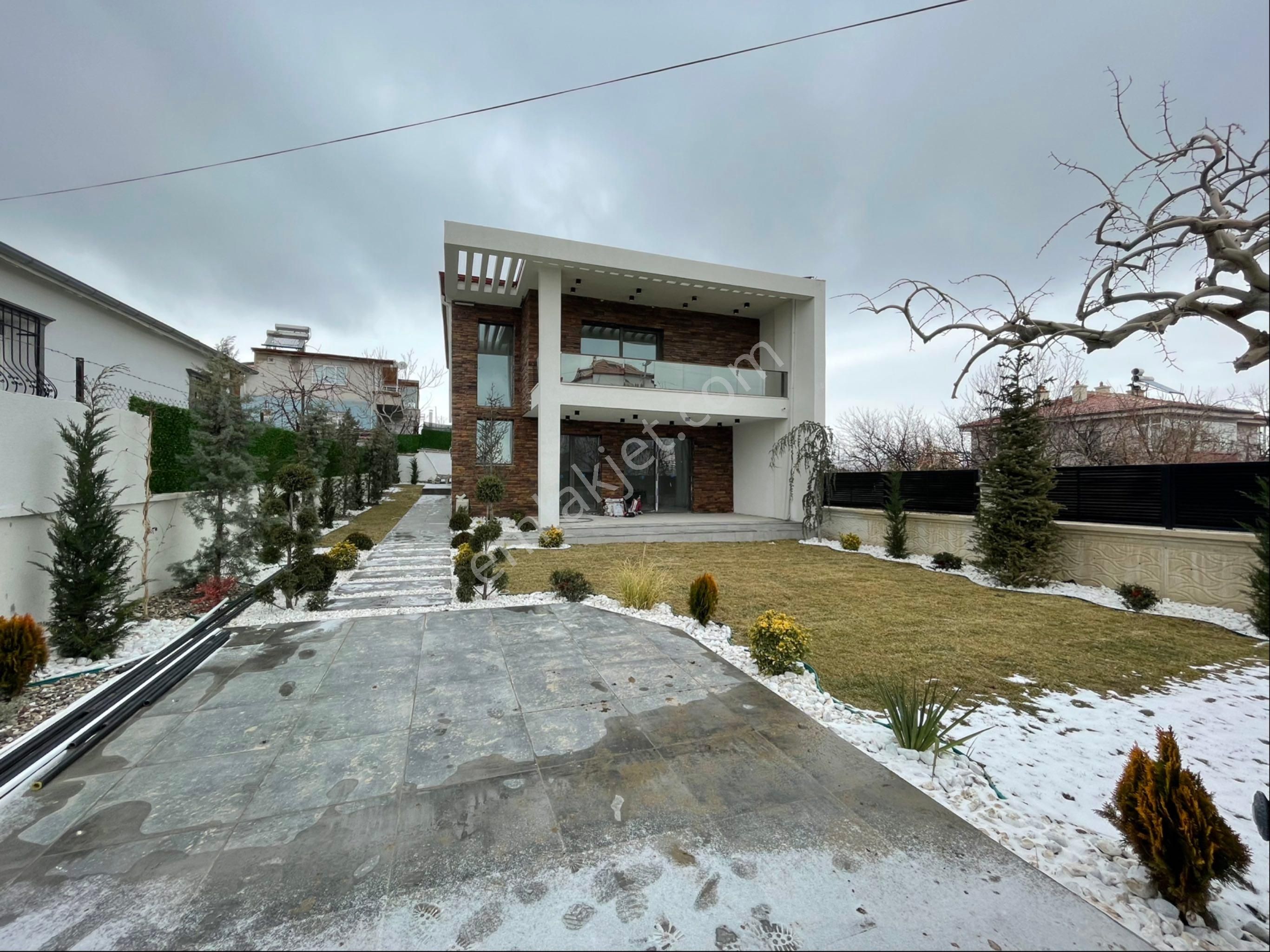 Niğde Niğde Merkez Satılık Villa Fertek Hamam Civarı Doğalgazlı Yerden Isıtmalı Full Yapılı Villa