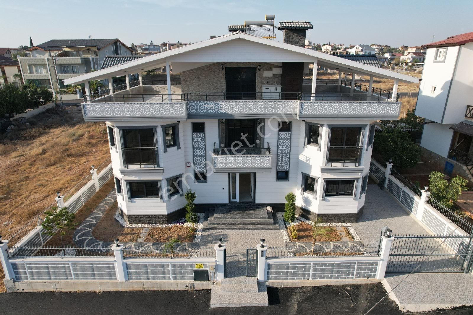 Sarıçam Çınarlı Satılık Villa Çınarlı'da Mimari Tasarım Teraslı 5+2 Tripleks Villa 420m2 Arsa İçerisinde 320m2 Net +120m2 Teras