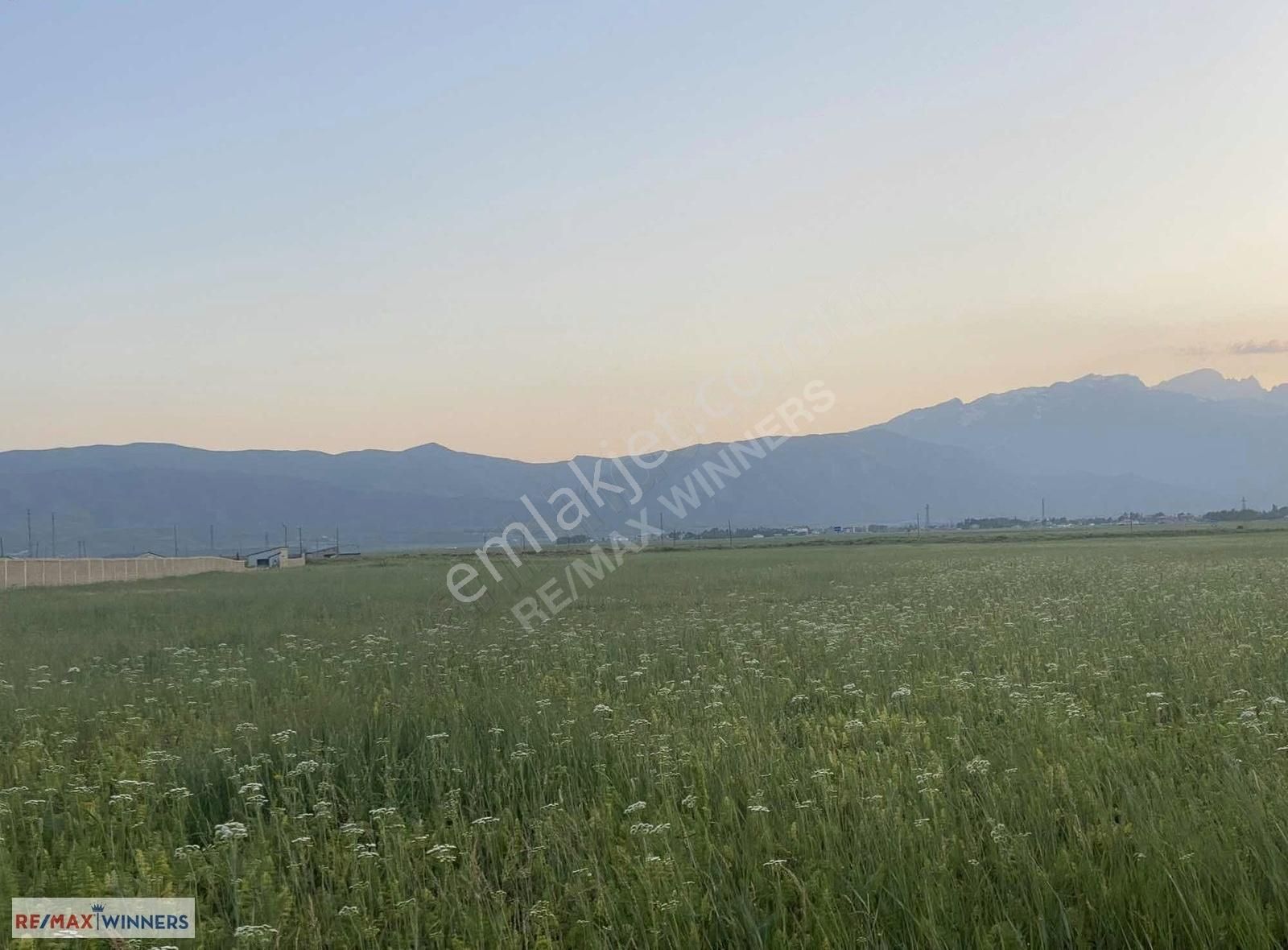 Yüksekova Altınoluk Köyü Satılık Tarla Hakkari Yüksekova Altınoluk Mahallesinde Satılık Tarla