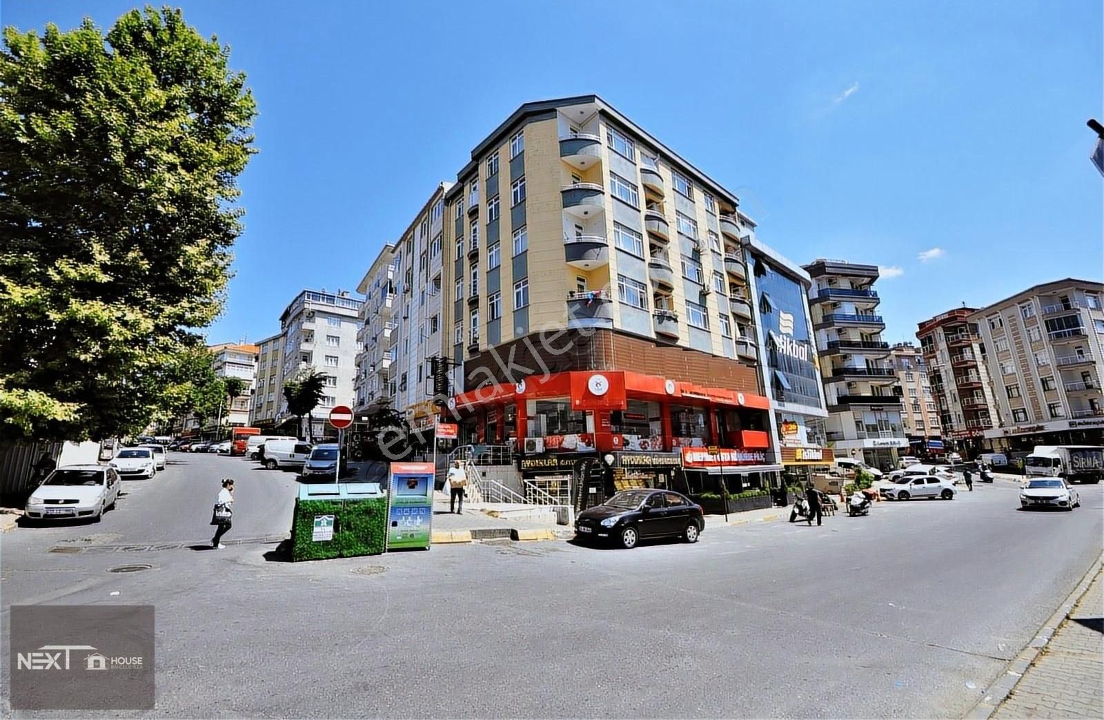 Bahçelievler Soğanlı Satılık Daire Next House'dan Soğanlı Meydanda, Ara Kat, 3+1, Genç Bina