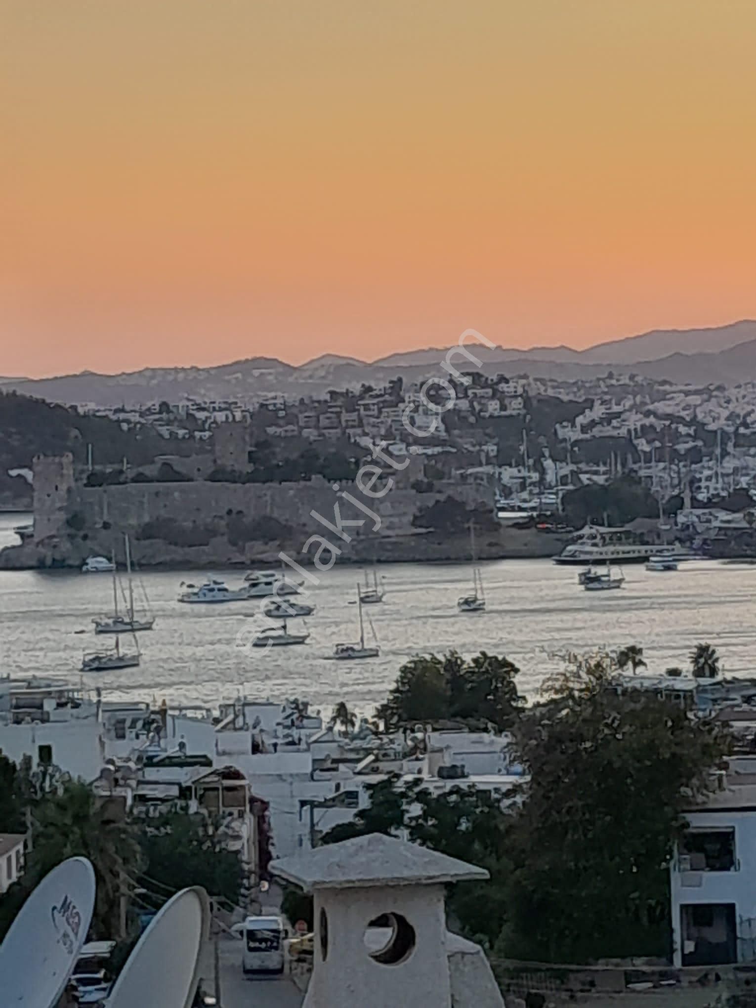 Bodrum Kumbahçe Satılık Bina Bodrum Kumbahçe’de Yatırıma Uygun 4 Katlı Bina: Denize Yakın