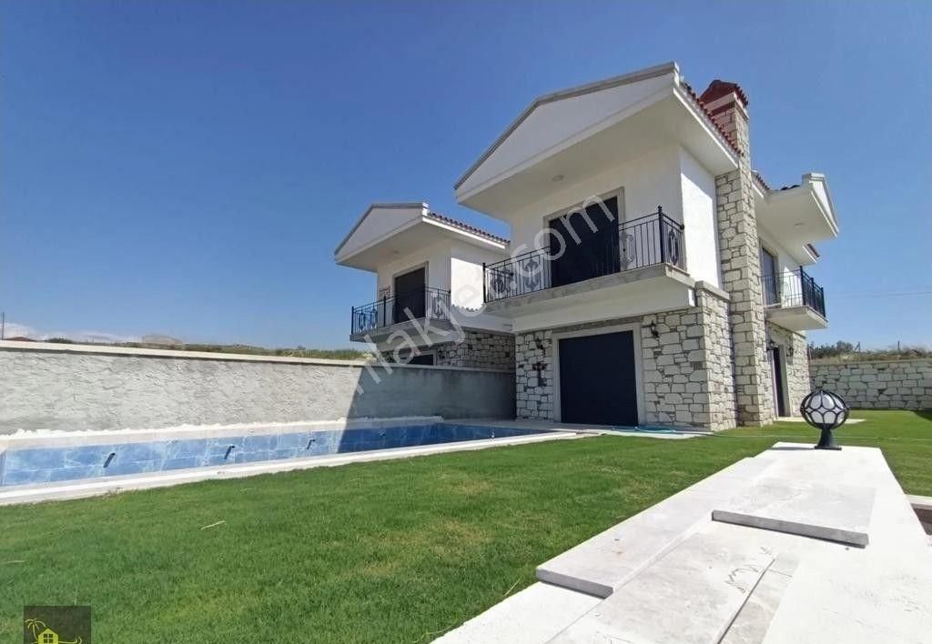 Çeşme Şifne Satılık Villa Çeşme Şifne'de Satılık Müstakil Havuzlu Sıfır Villa