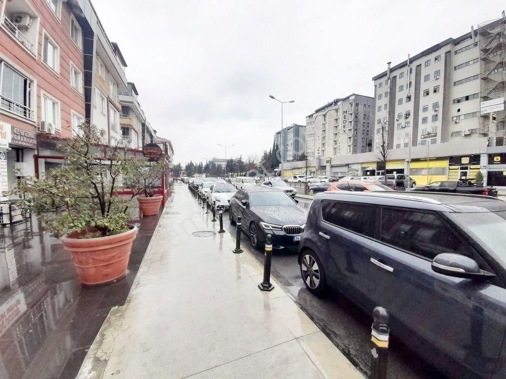 Beylikdüzü Yakuplu Satılık Daire Beylikdüzü Yakuplu Hürriyet Bulvarı Üzerinde 2+1 90 M2 Satılık Ara Kat Satılık Daire