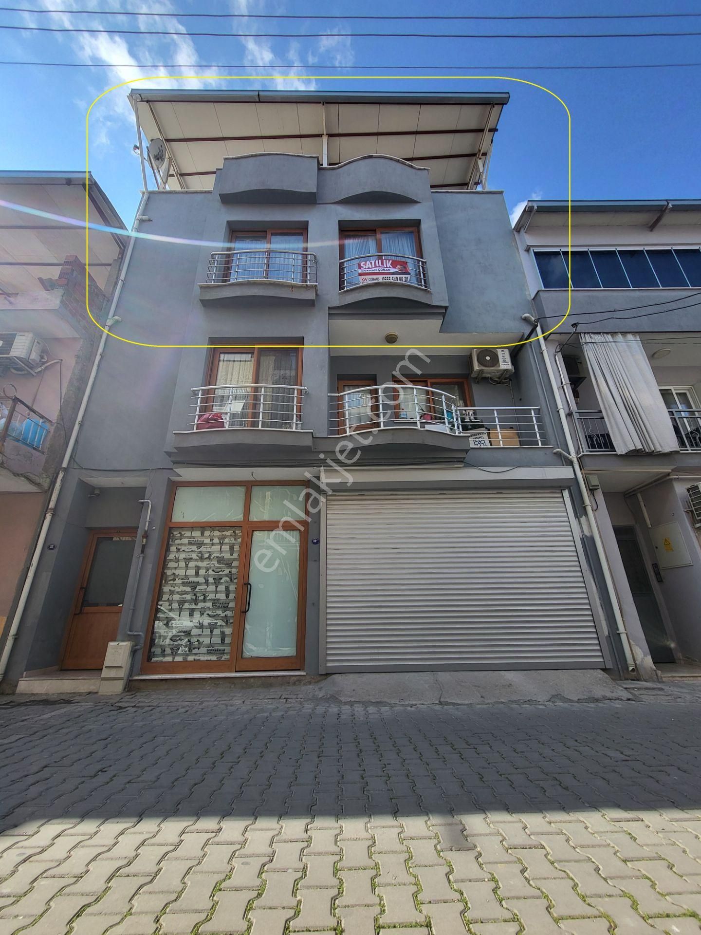 Kw Cobans'dan İzmir Bornova Koşukavak Mahallesi'nde 180m2 Geniş Ve Konforlu Çatı Dubleksi!