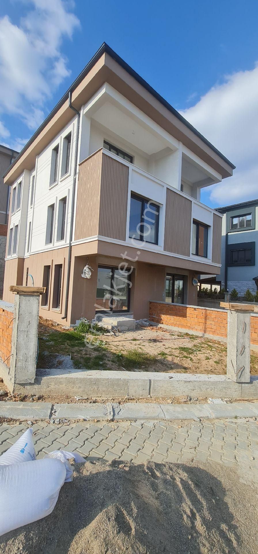 Torbalı İnönü Satılık Daire İzmir Torbalı Ayrancılar İnönü Mahallesınde Satılık Triplex Villa