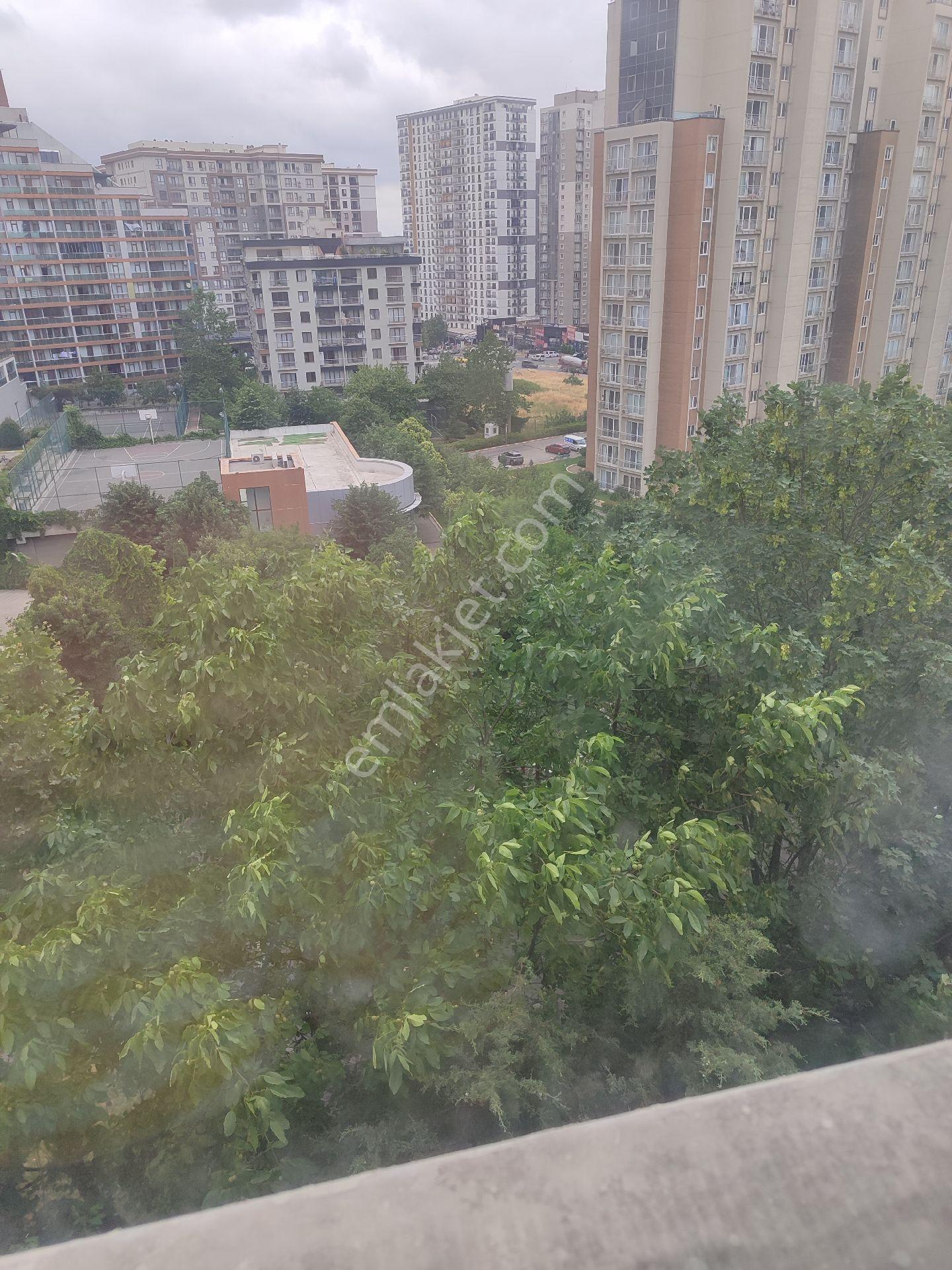 3+1 Site İçinde 3 Cepheli Net 140m2 Metrobüse 13dk Sahibinden !!