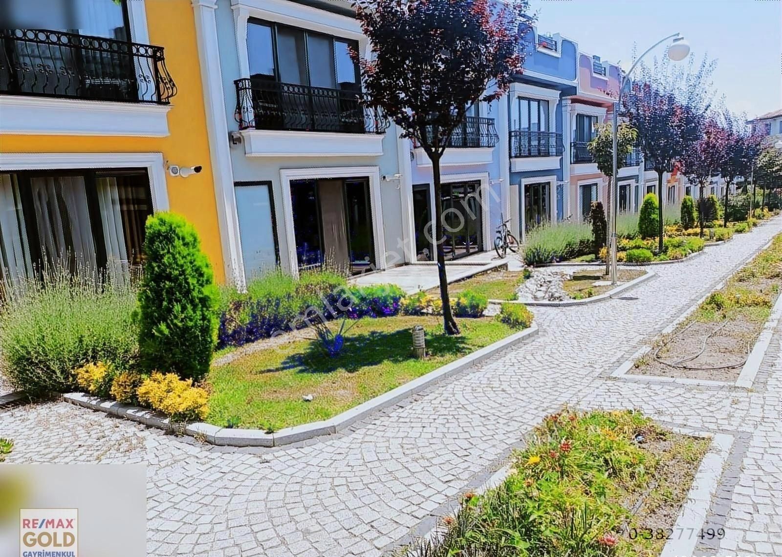 Pendik Yenişehir Satılık Villa Yenişehir Armoni Konaklarında 5+2 Asansörlü Satılık Villa...