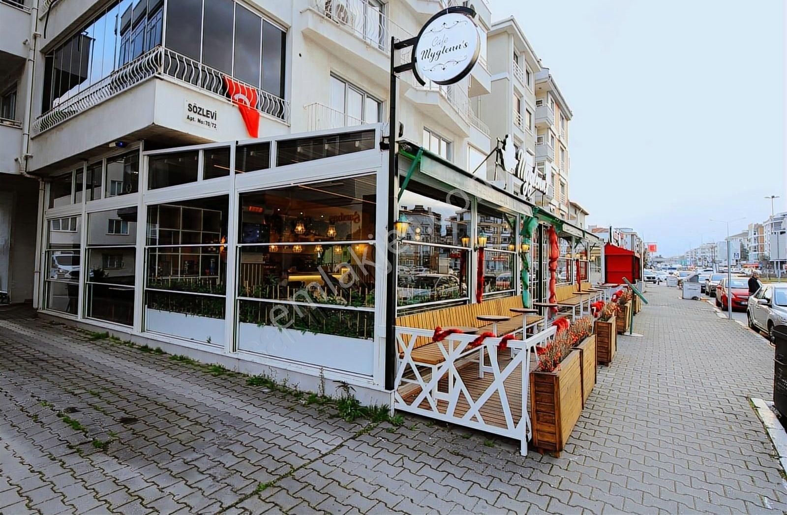 Altıeylül Bahçelievler Devren Kafe & Bar Yön Den Savaştepe Caddesinde Komple Yenilenmiş Devren Cafe