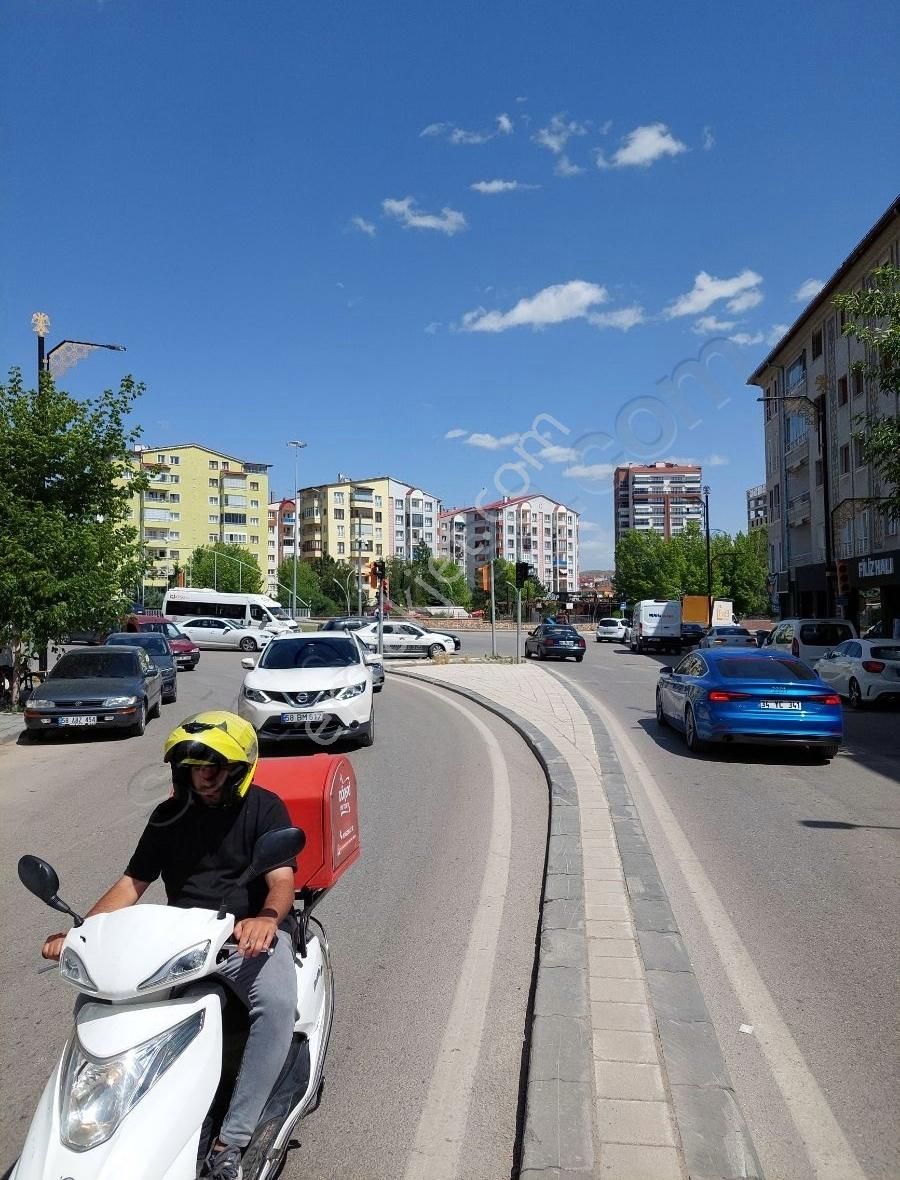 Sivas Sivas Merkez Satılık Dükkan & Mağaza Said Paşa Caddesinde Kara Ağaç Köprüsü Mevkiinde Satılık Dükkan