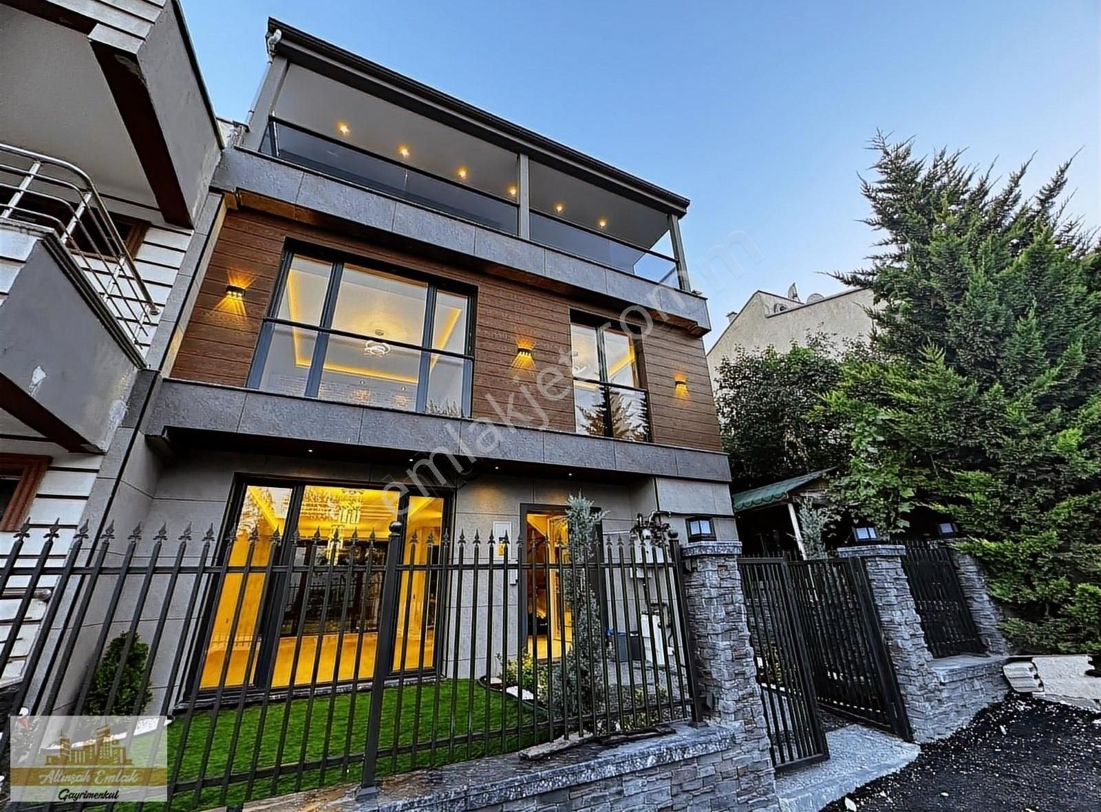 Pursaklar Merkez Satılık Villa Altınşah Emlak'tan Park Manzaralı Sıfır 4+1 Villa