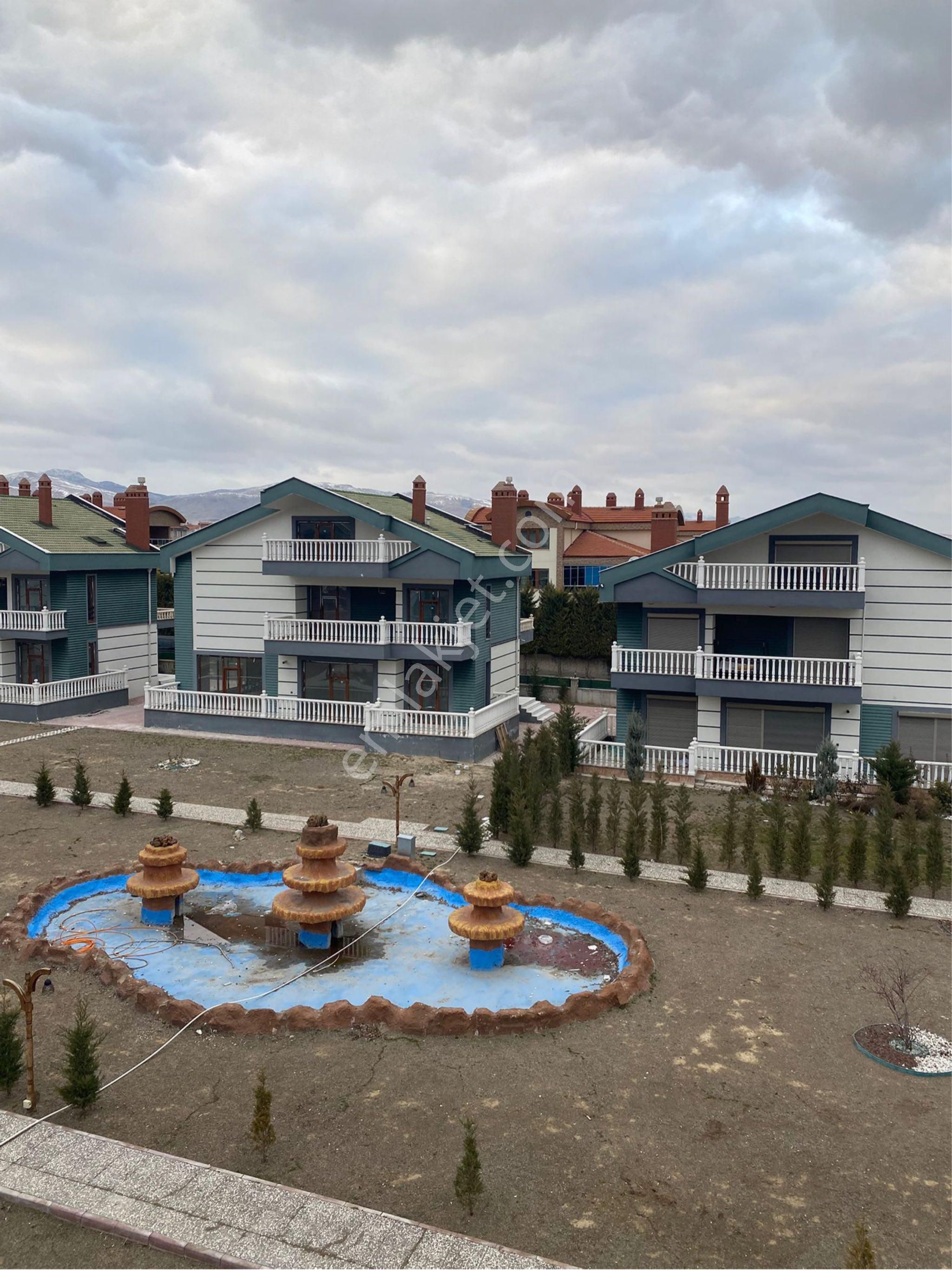 Selçuklu Buhara Satılık Villa Melih Koç Gayrimenkuldan Buharada 5+2 Geniş Satılık Villa