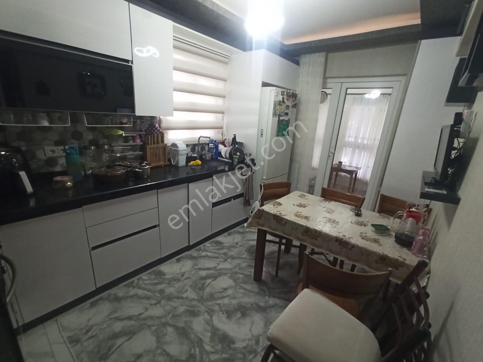 Sincan Selçuklu Satılık Daire Örnek Emlak'tan Selçuklu Mah. 5+1 200m2 4 Yıllık Bina Full Yapılı Satılık Daire