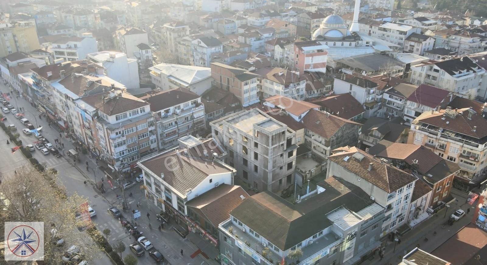 Gölcük Merkez Satılık Bina Gölcük Merkez'de 1451 M² Kullanım Alanına Sahip Ticari Bina