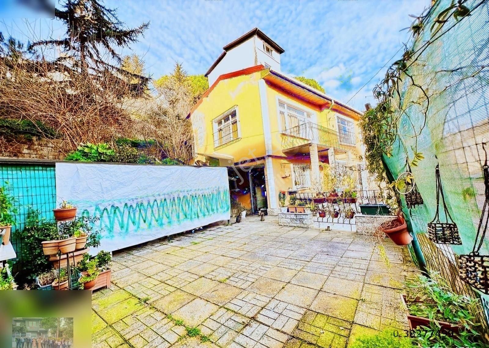 Beşiktaş Bebek Satılık Villa Bebek Sahile 5 Dk.mesafede 438m2 Arsa İçinde Geniş Bahçeli Villa