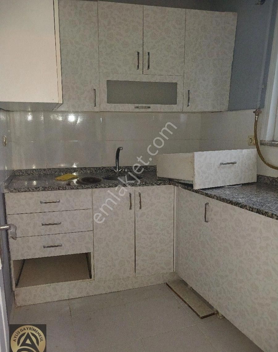 Sarıyer Kocataş Kiralık Daire Sarıyer Kocataş Mahallesi'nde Müstakil 1+1 Kiralık Daire.