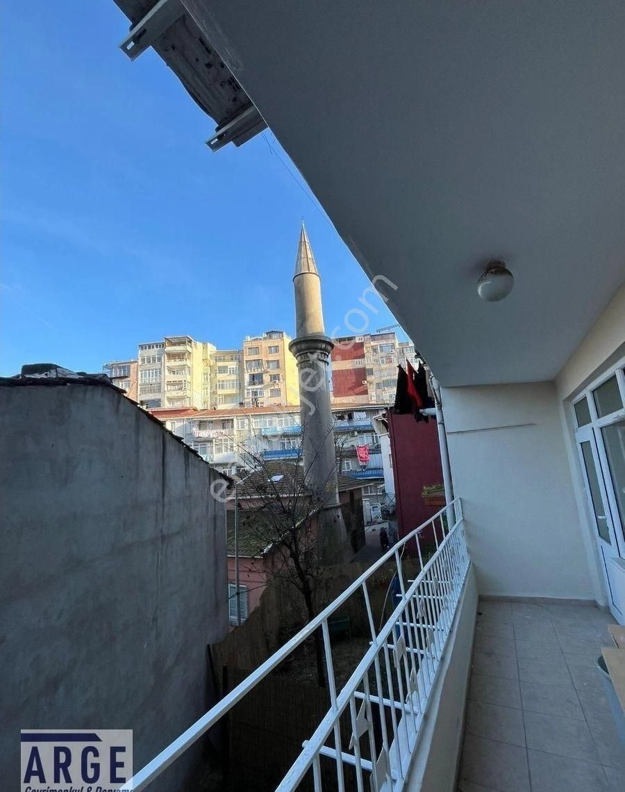 Fatih Balat Kiralık Daire Fatih Balat Mesnevi Hane Sokakta 3+1 Kiralık Temiz Daire