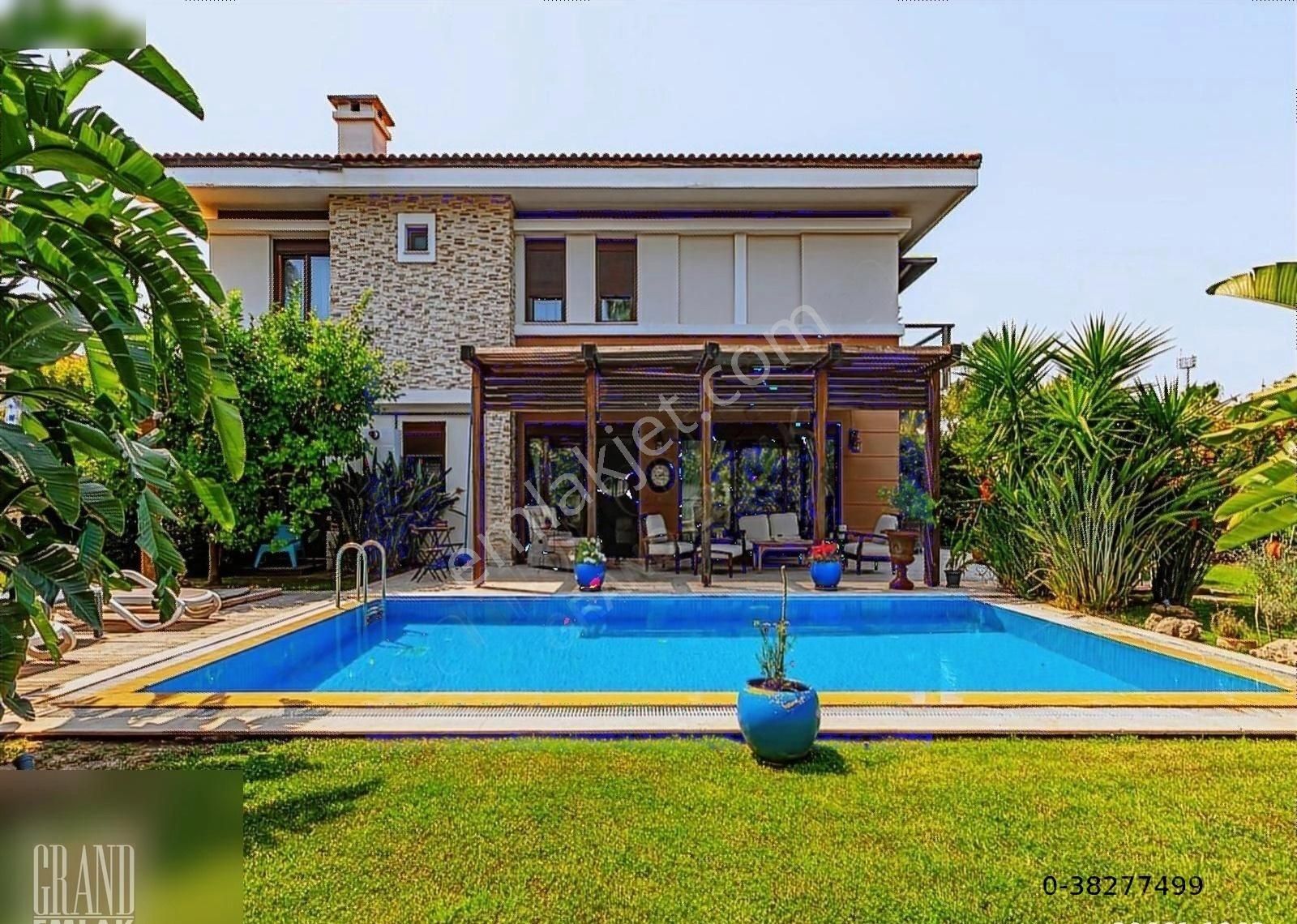 Serik Kadriye Satılık Villa Antalya, Kadriyede Lüks Site İçerisinde 4+1 Satılık Lüks Villa