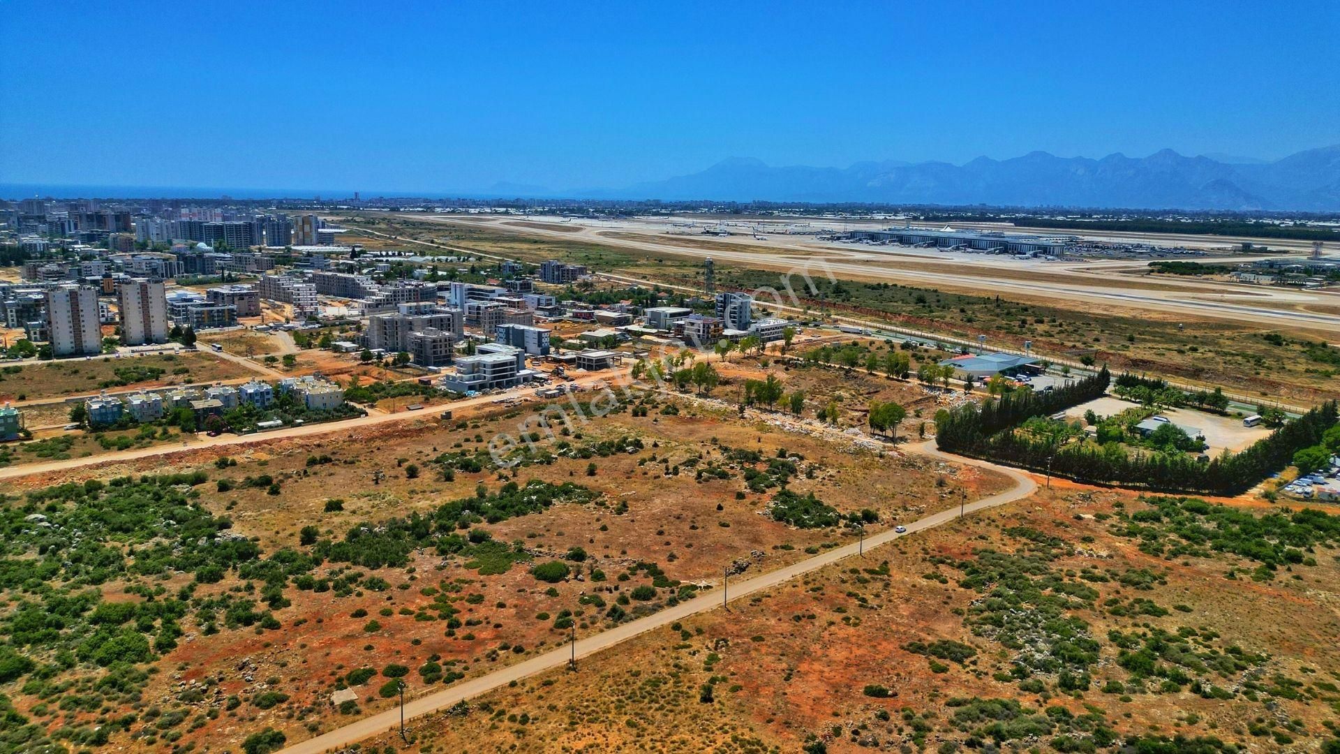 Aksu, Altıntaş'ta 4.965 M2 Tam Ticari Satılık Arsa