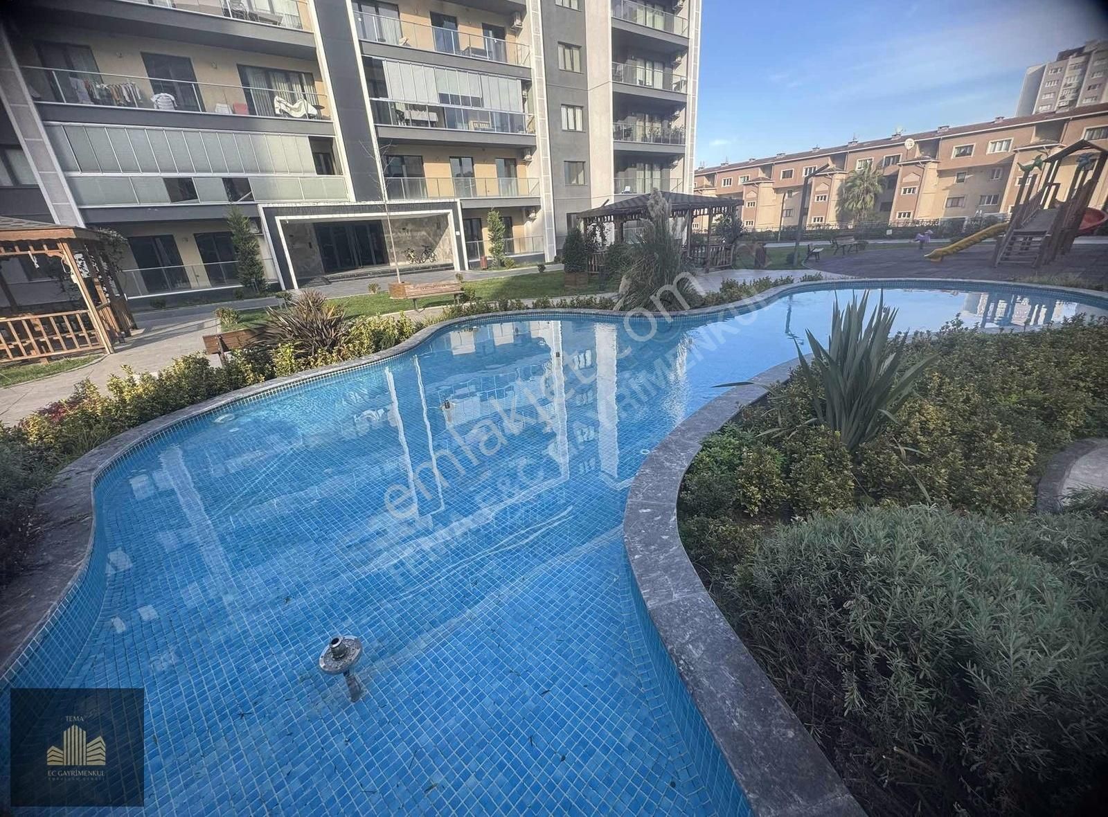 Küçükçekmece Atakent Satılık Daire E&c Ataket Atapark Sitesi Satılık 2,5+1 147 M2 Satılık Daire