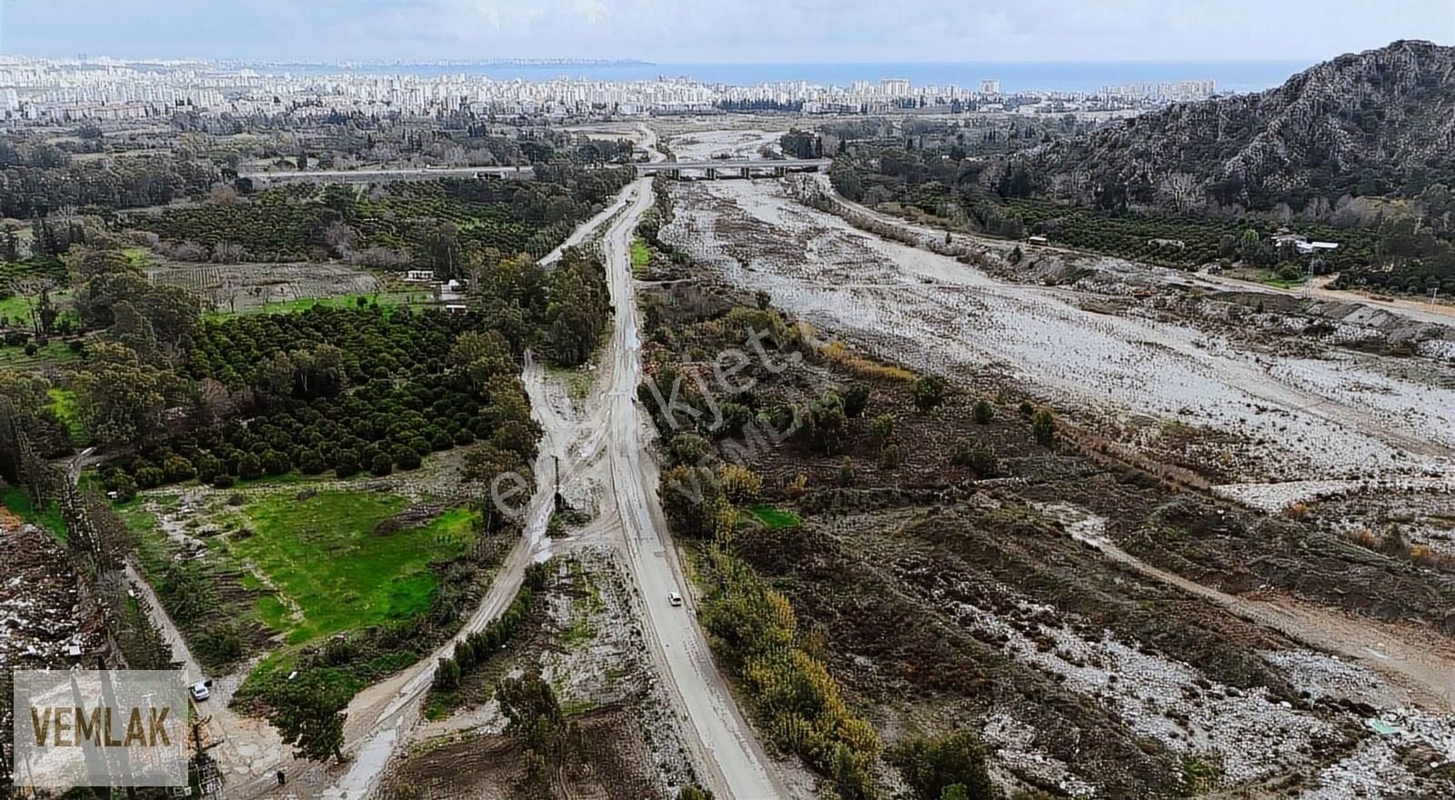 Konyaaltı Zümrüt Satılık Ticari İmarlı Konyaaltı Zümrütte 3594 M2 Tek Tapu İmarlı Arsa