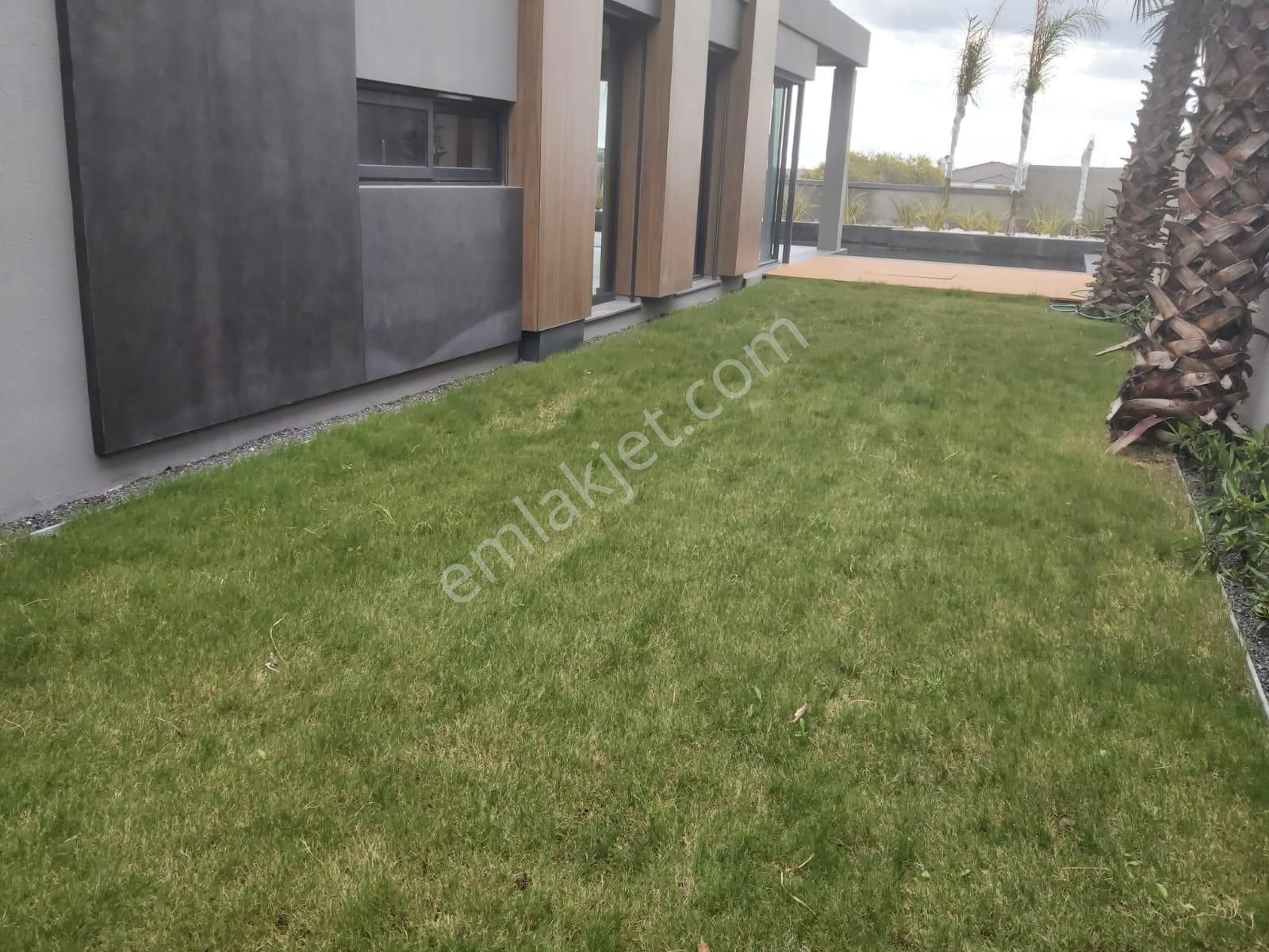 İzmir Çeşme Alaçatı Köye Yakın Havuzlu 4+1 Dubleks Müstakilvilla