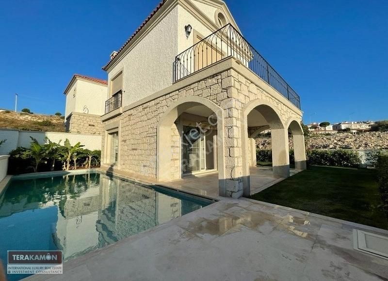 Çeşme Şifne Satılık Villa İzmir Çeşme Şifne Havuzlu Geniş Bahçeli Dubleks Müstakil Villa