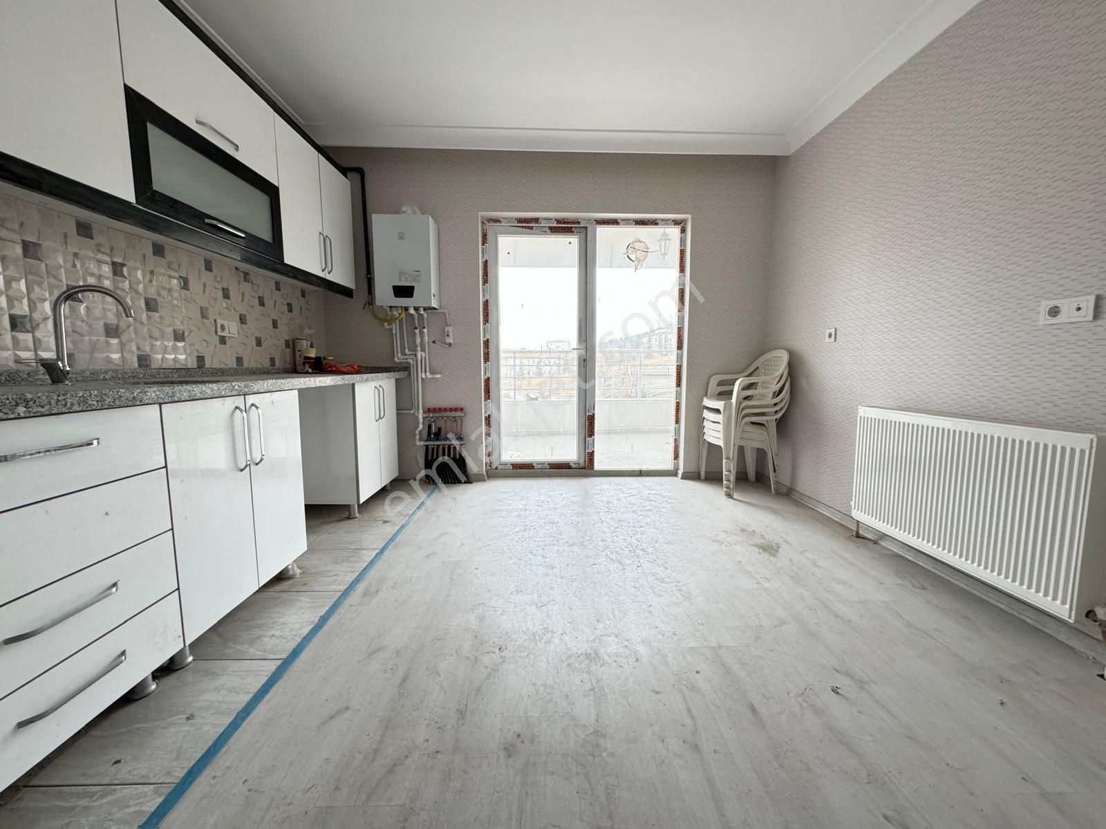 Altındağ Feridun Çelik Satılık Daire Park Manzaralı 2.kat 3+1 Ç.banyo Kombi D. Kağıdı Duşakabin Full Yapılı Masrafsız Daire