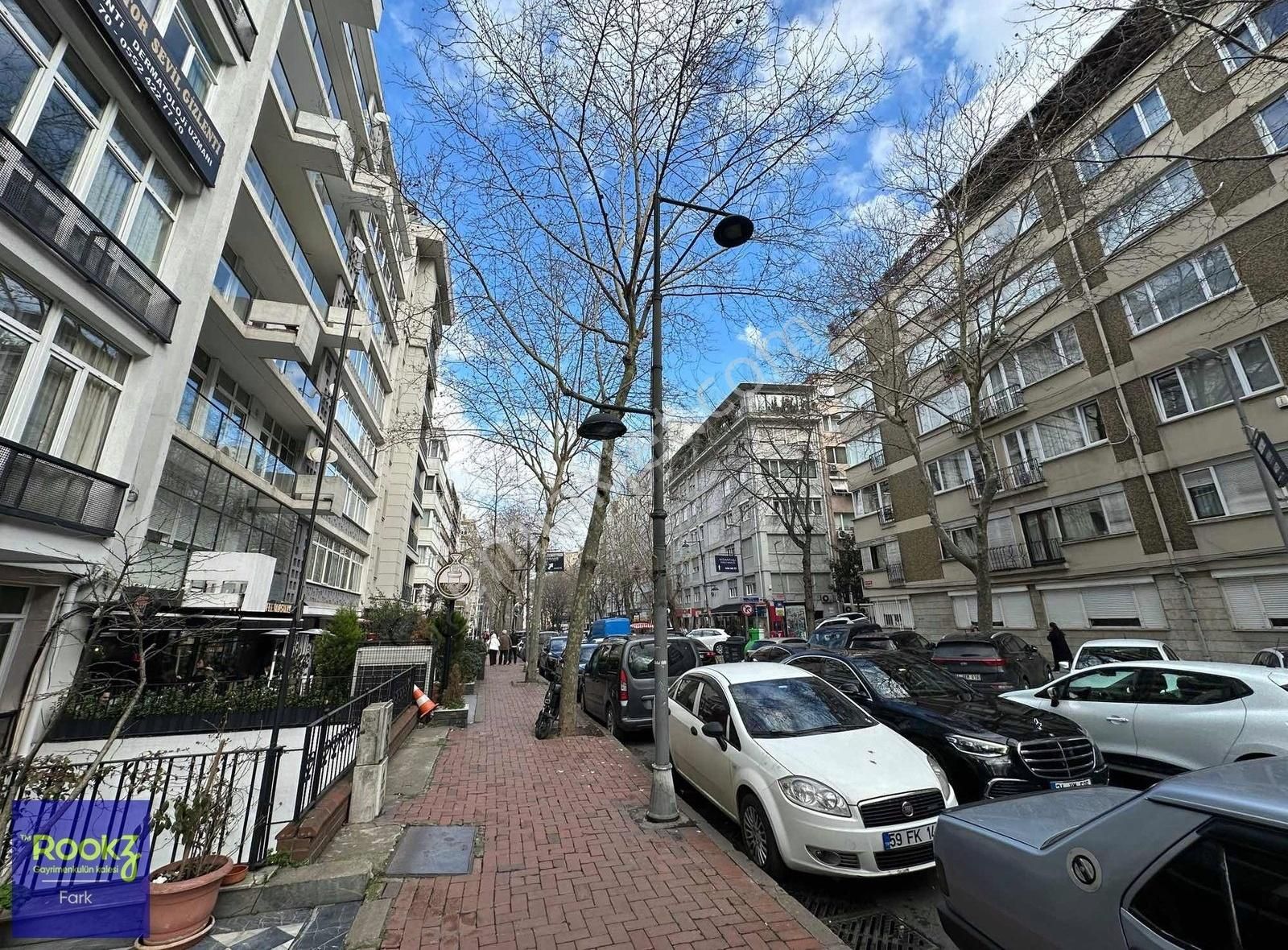 Şişli Teşvikiye Satılık Daire Nişantaşı Valikonağı Caddesi Üzeri 2+1 İşyerine Uygun Satılık