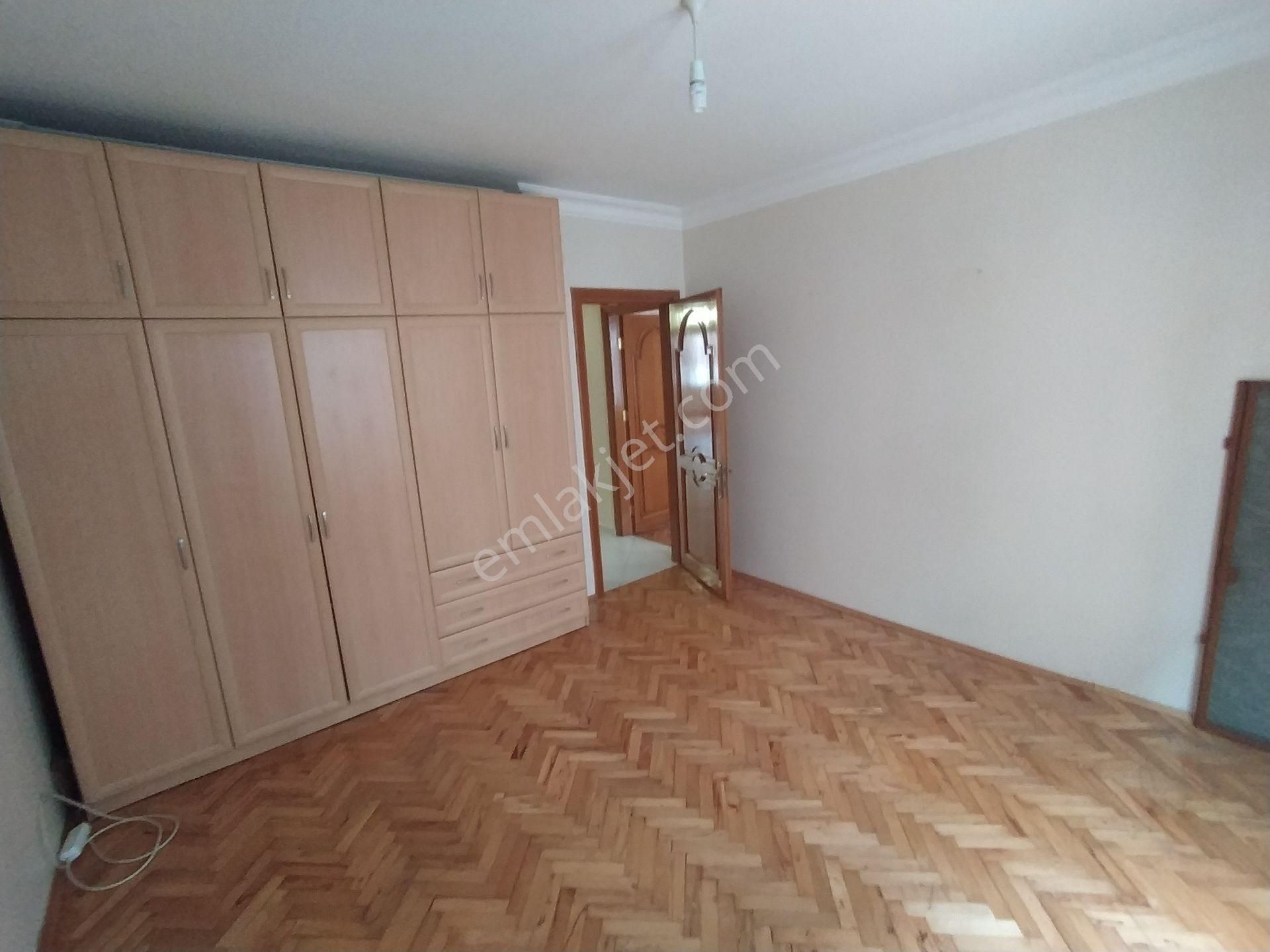 Avcılar Denizköşkler Kiralık Daire Köşk Emlaktan Kiralık Geniş Ve Kullanışlı Daire