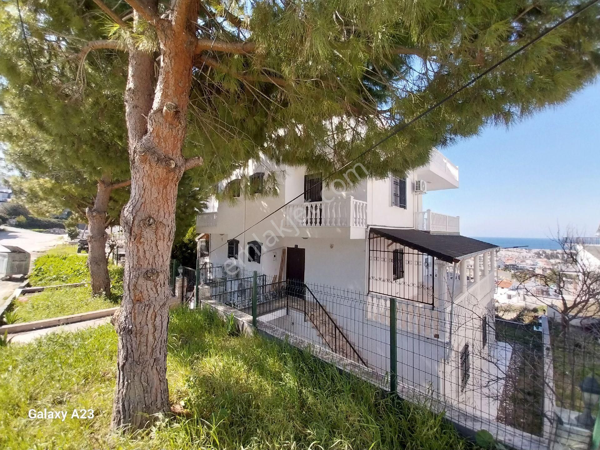 Kuşadası Karaova Satılık Yazlık Kuşadası Karaova'da Deniz Manzaralı 5+2 Ferah Satılık Villa