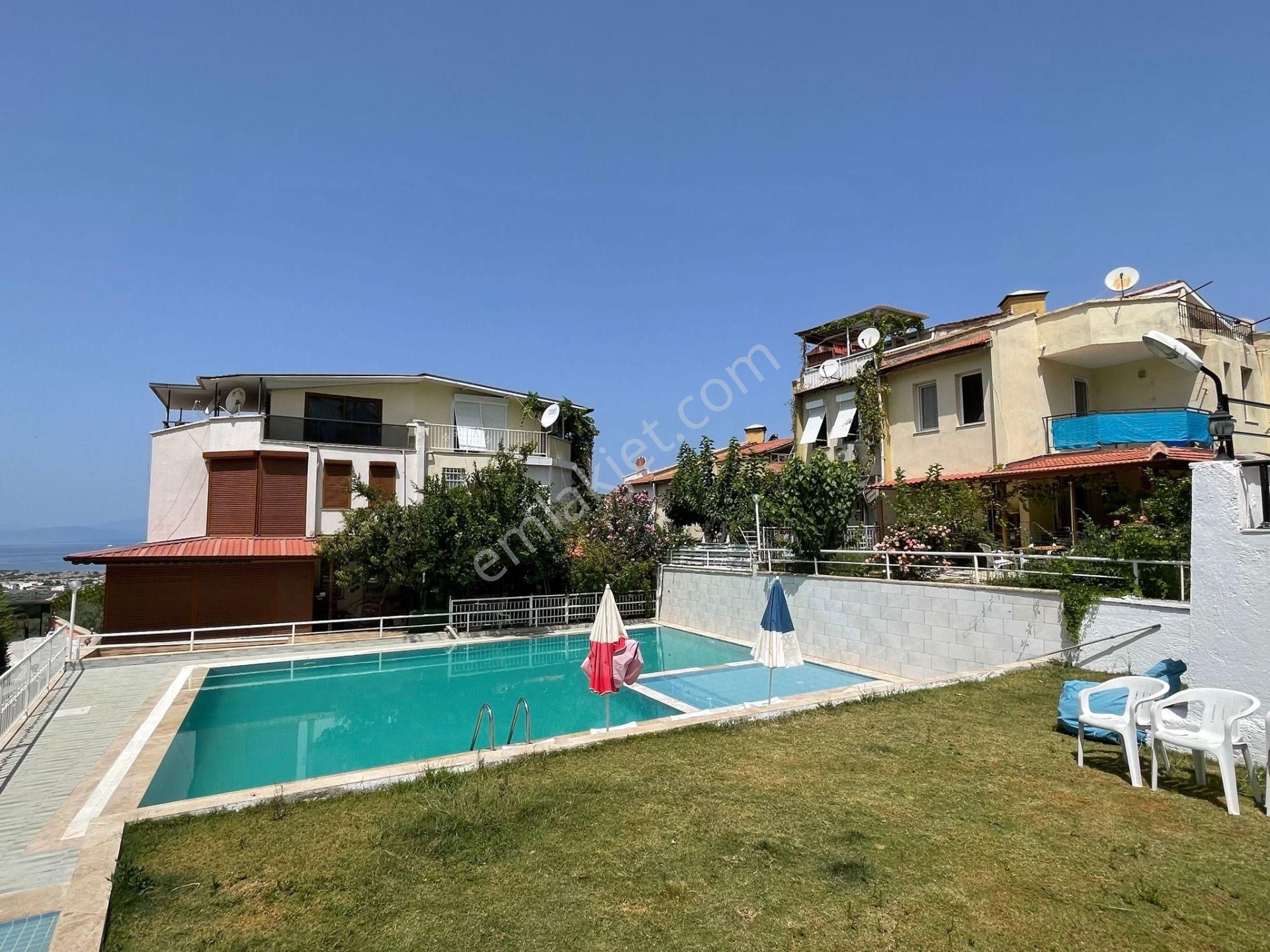 Kuşadası Soğucak Satılık Villa Havuzlu Sitede Denız Manzaralı-bahçeli-full Esyalı-acıl Satılık Fırsat Villa